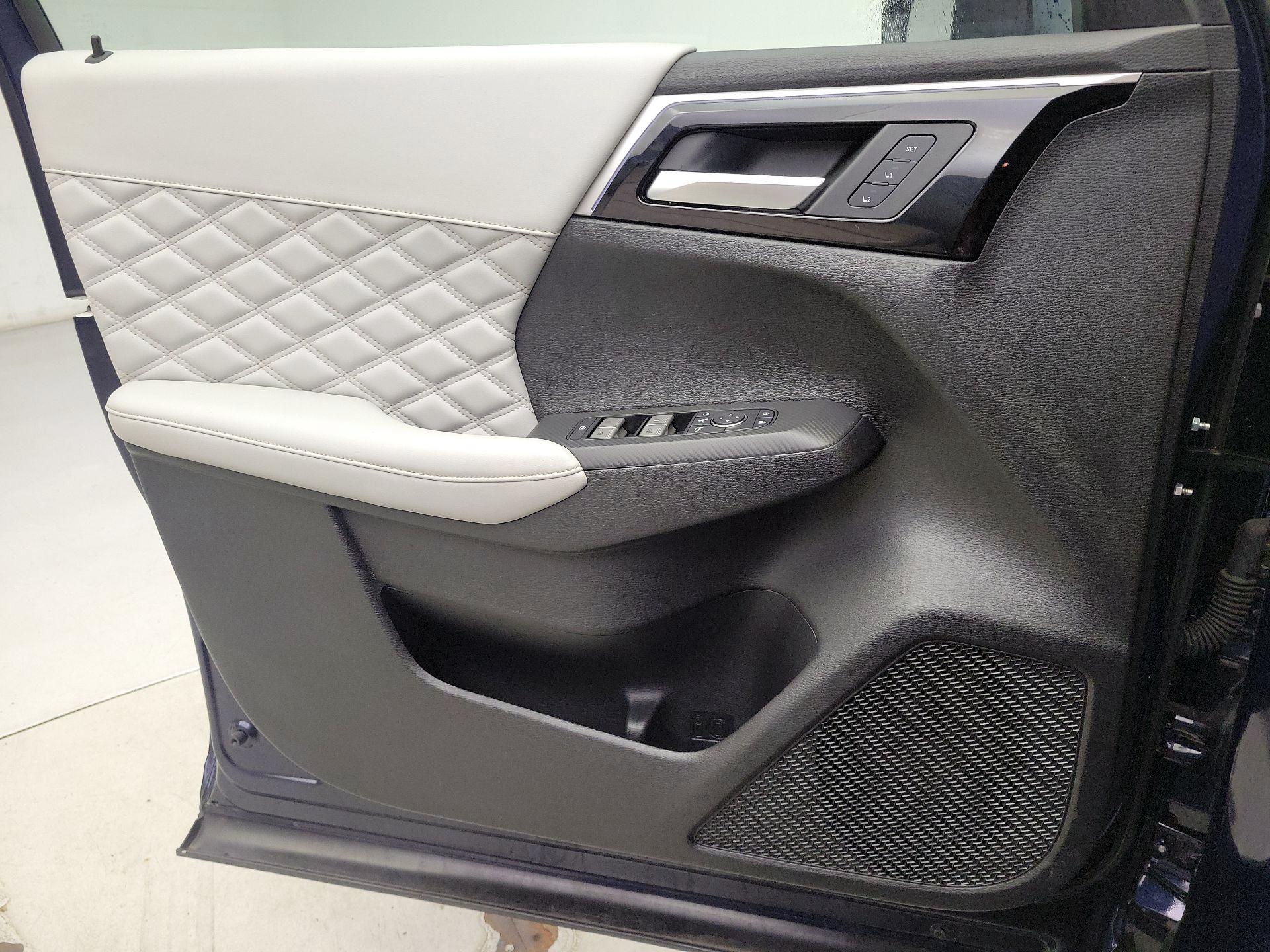 Thumbnail: 2023 Mitsubishi Outlander - 12