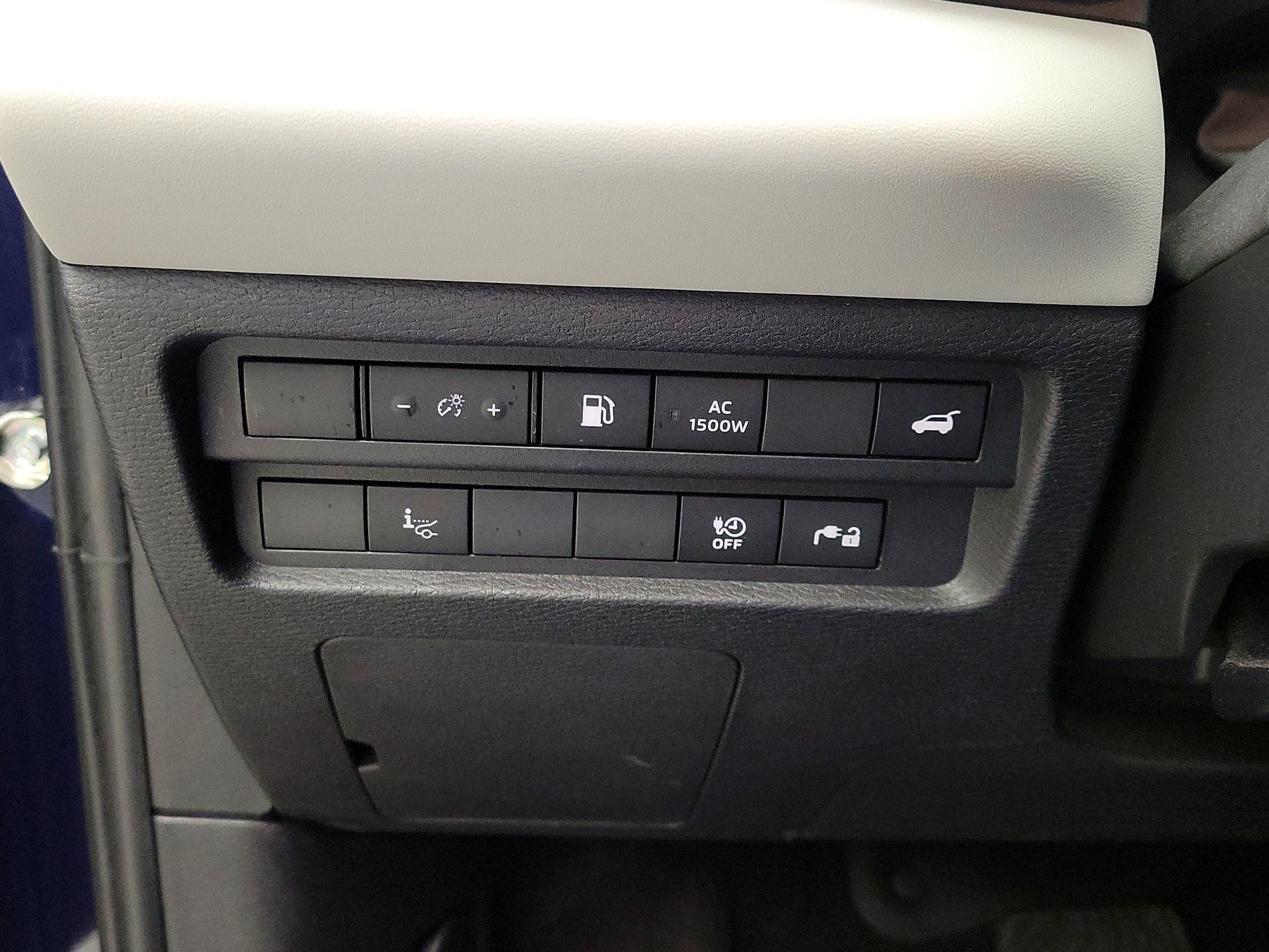 Thumbnail: 2023 Mitsubishi Outlander - 13