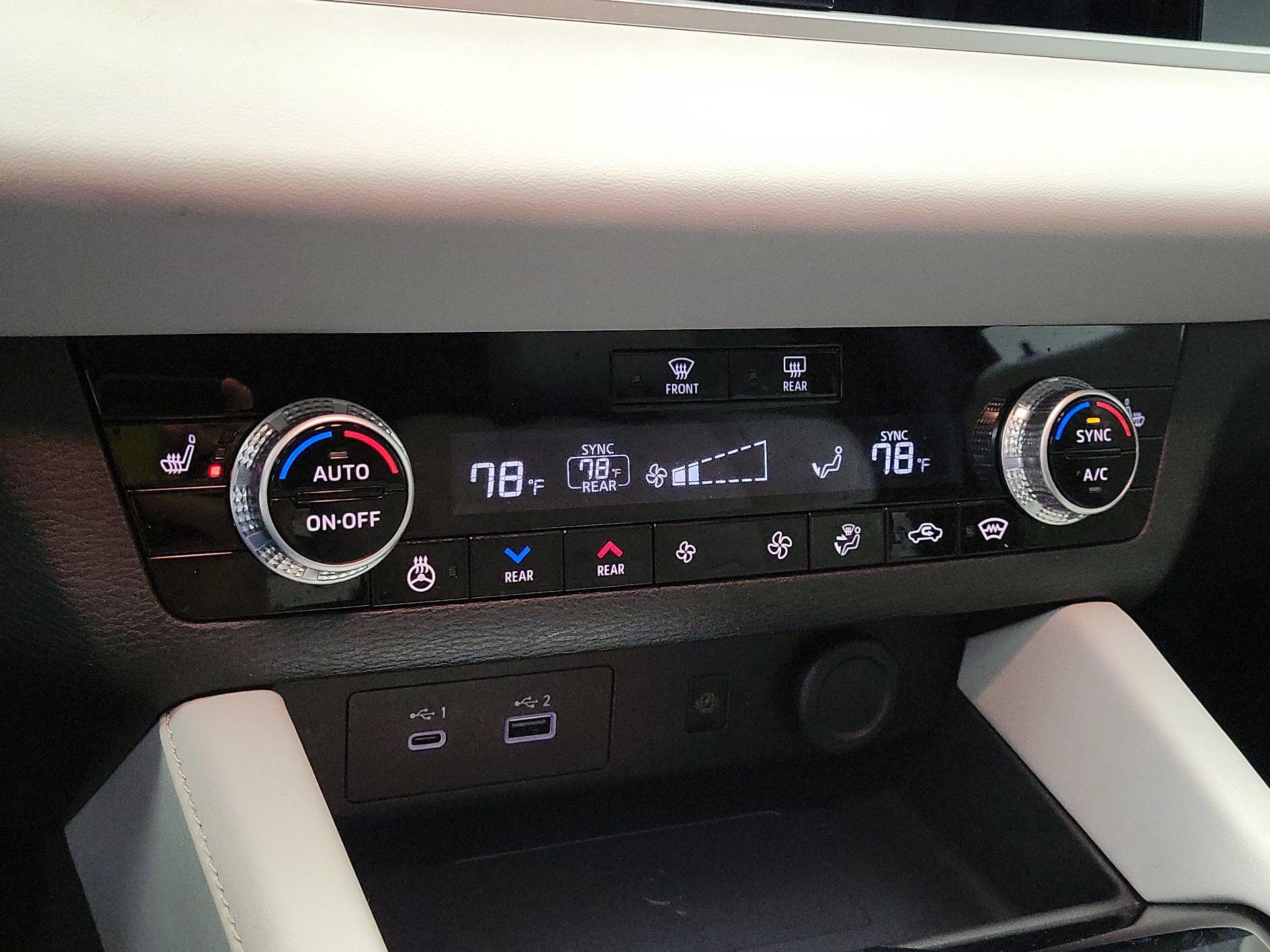 Thumbnail: 2023 Mitsubishi Outlander - 17