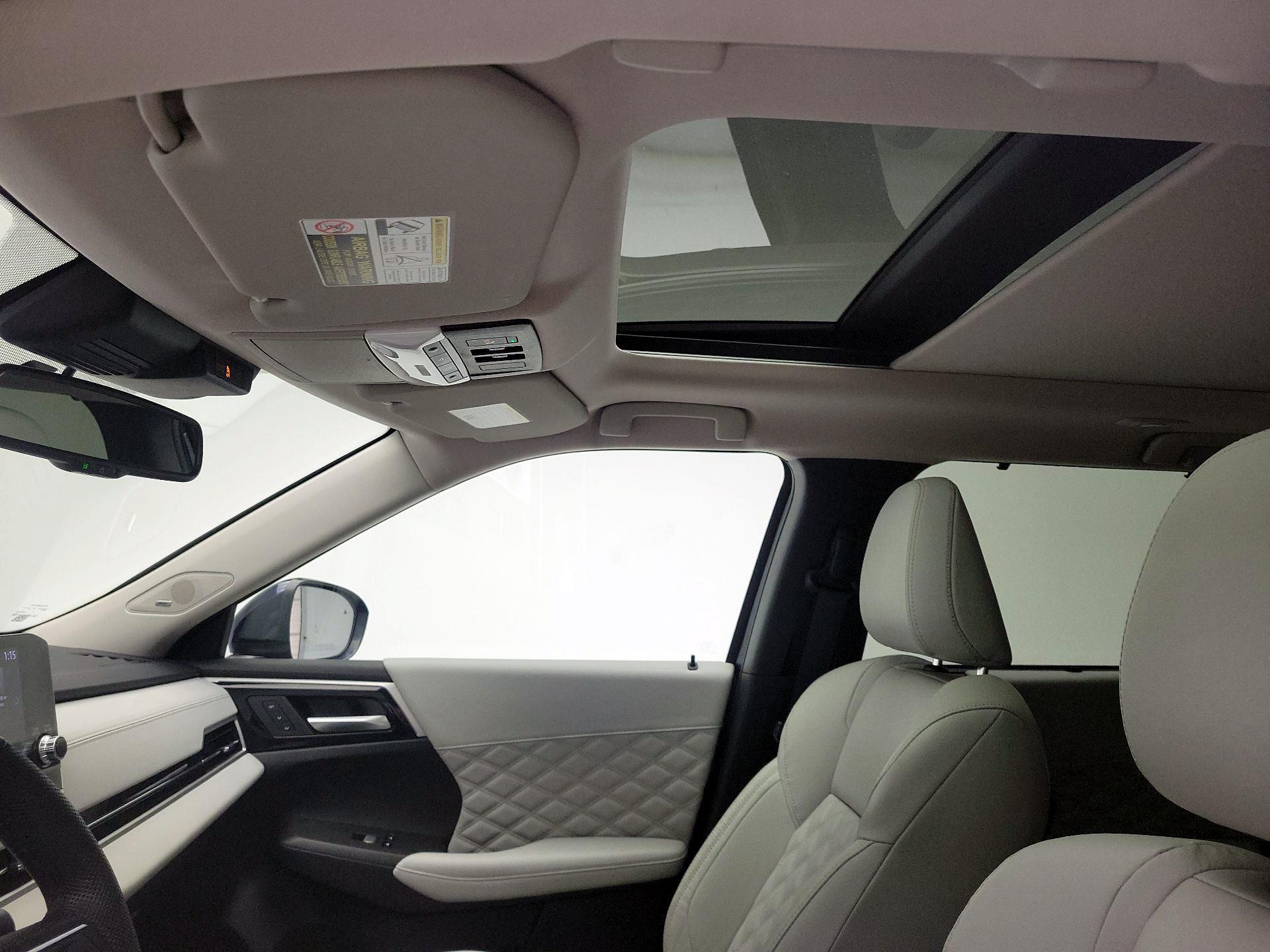 Thumbnail: 2023 Mitsubishi Outlander - 20