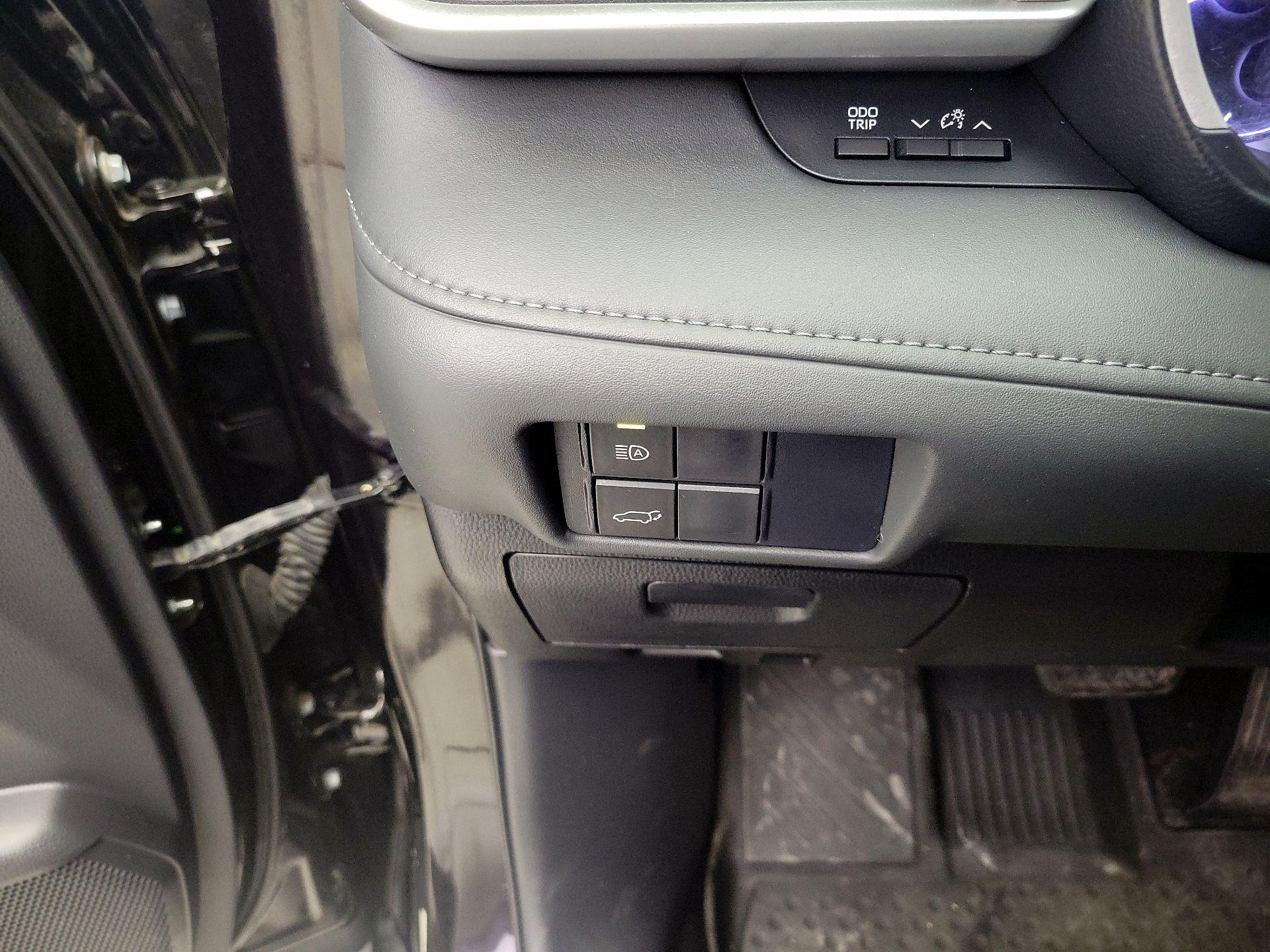 Thumbnail: 2021 Toyota Highlander - 13