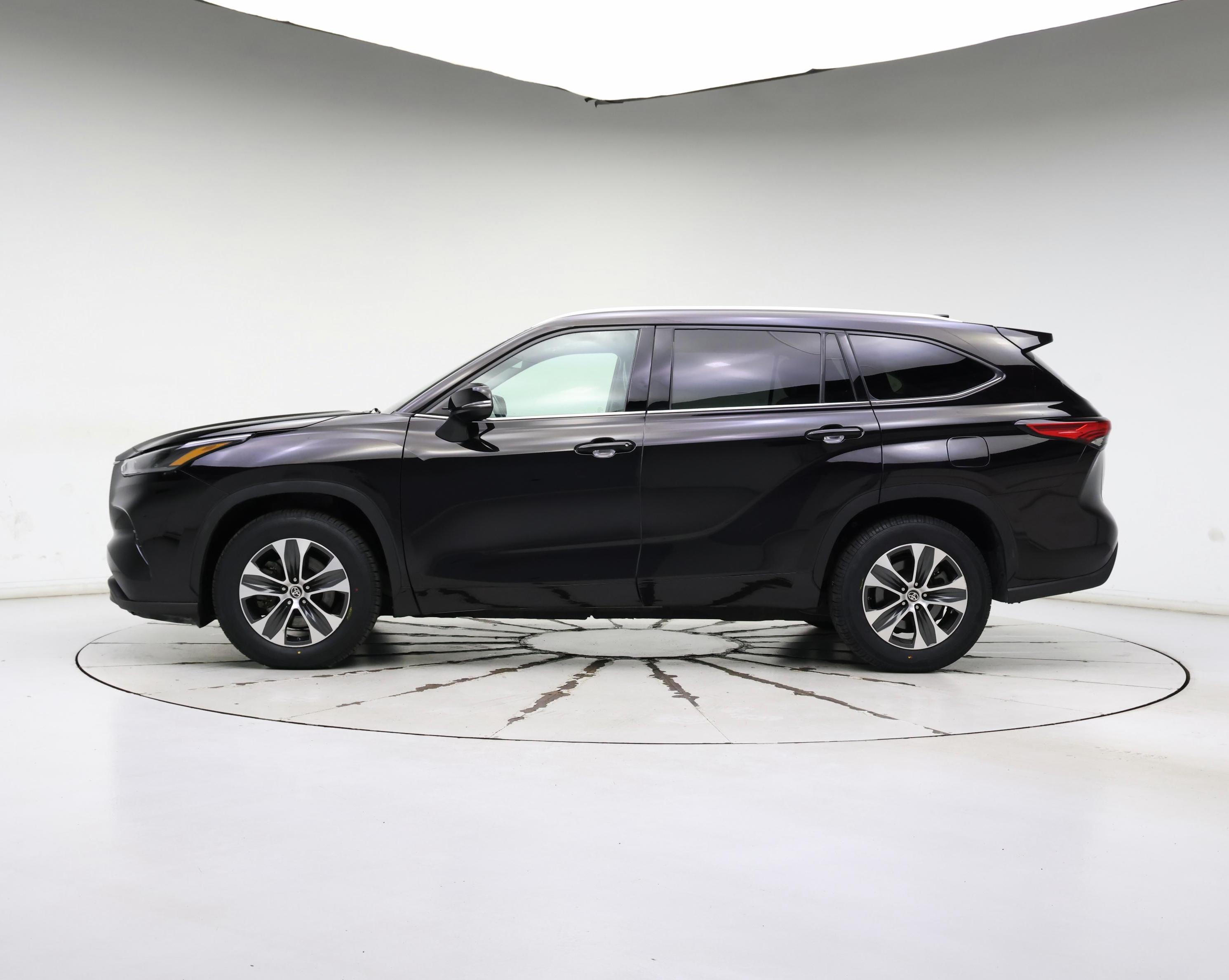 Thumbnail: 2021 Toyota Highlander - 3