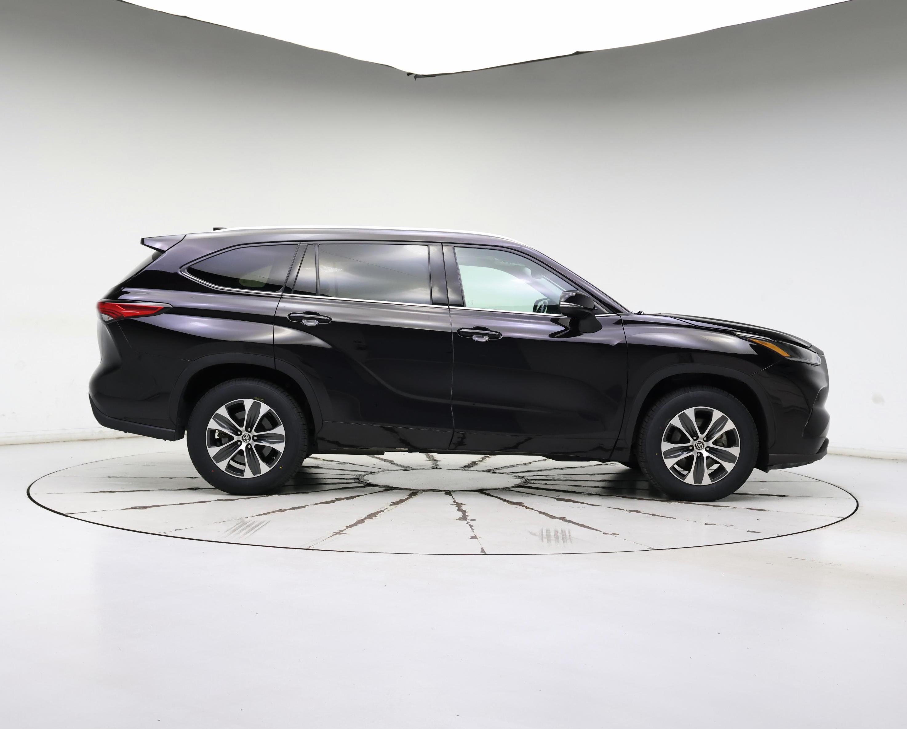 Thumbnail: 2021 Toyota Highlander - 7