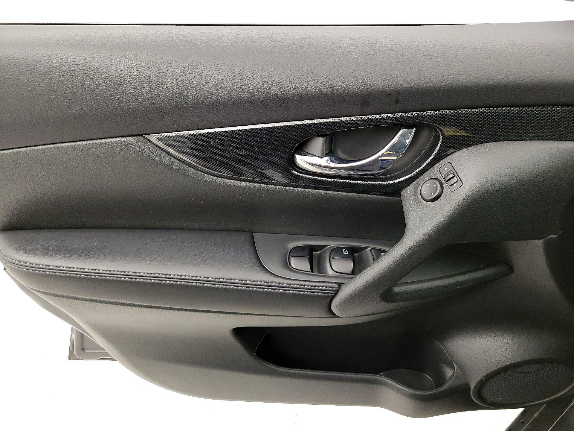 Thumbnail: 2016 Nissan Rogue - 12