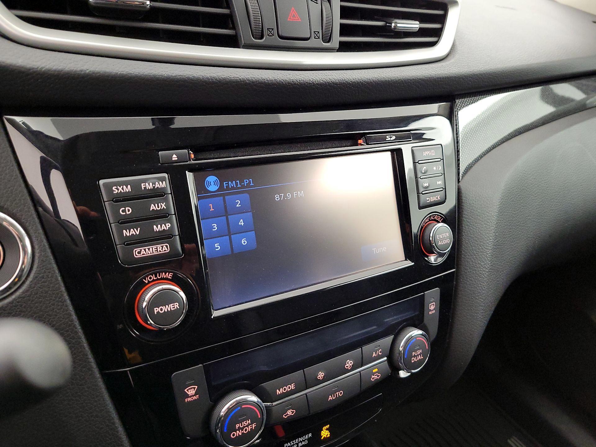 Thumbnail: 2016 Nissan Rogue - 16