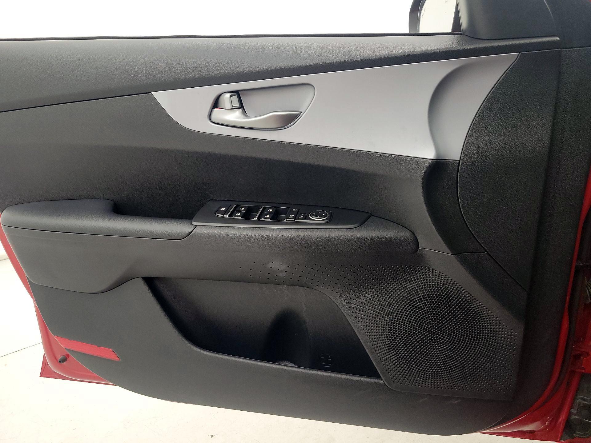 Thumbnail: 2022 Kia Forte - 12