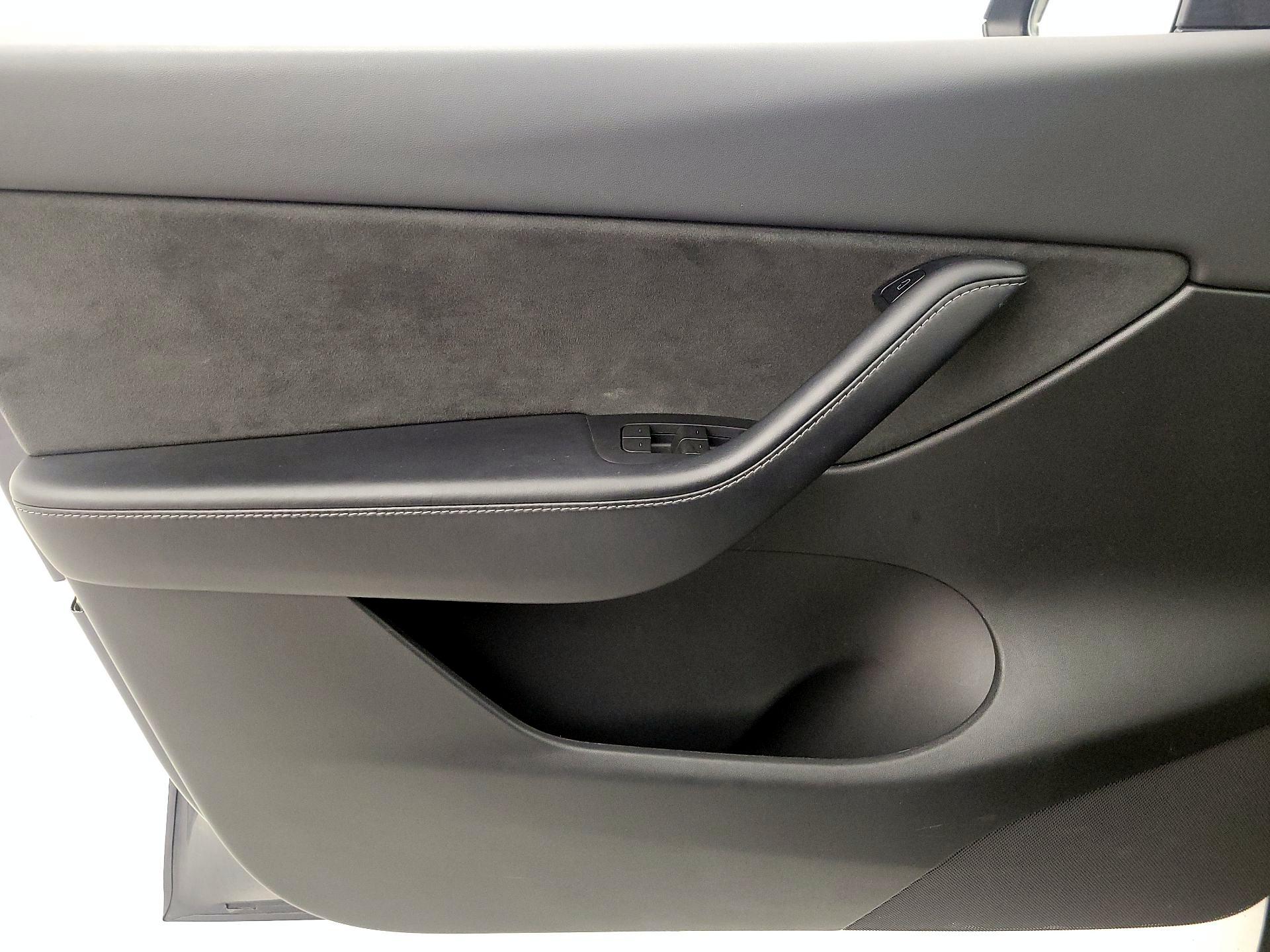 Thumbnail: 2022 Tesla Model Y - 12