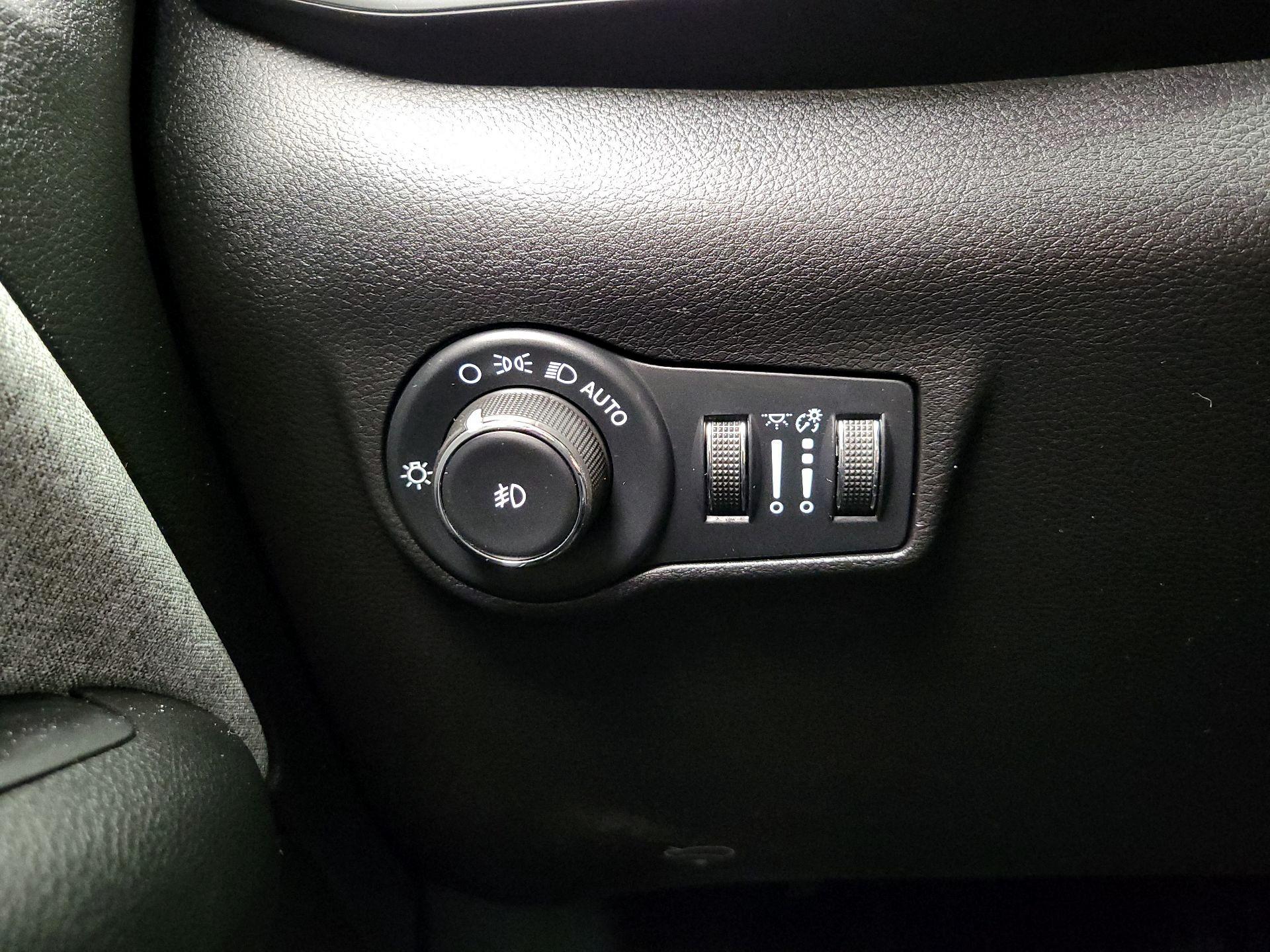 Thumbnail: 2022 Jeep Compass - 13