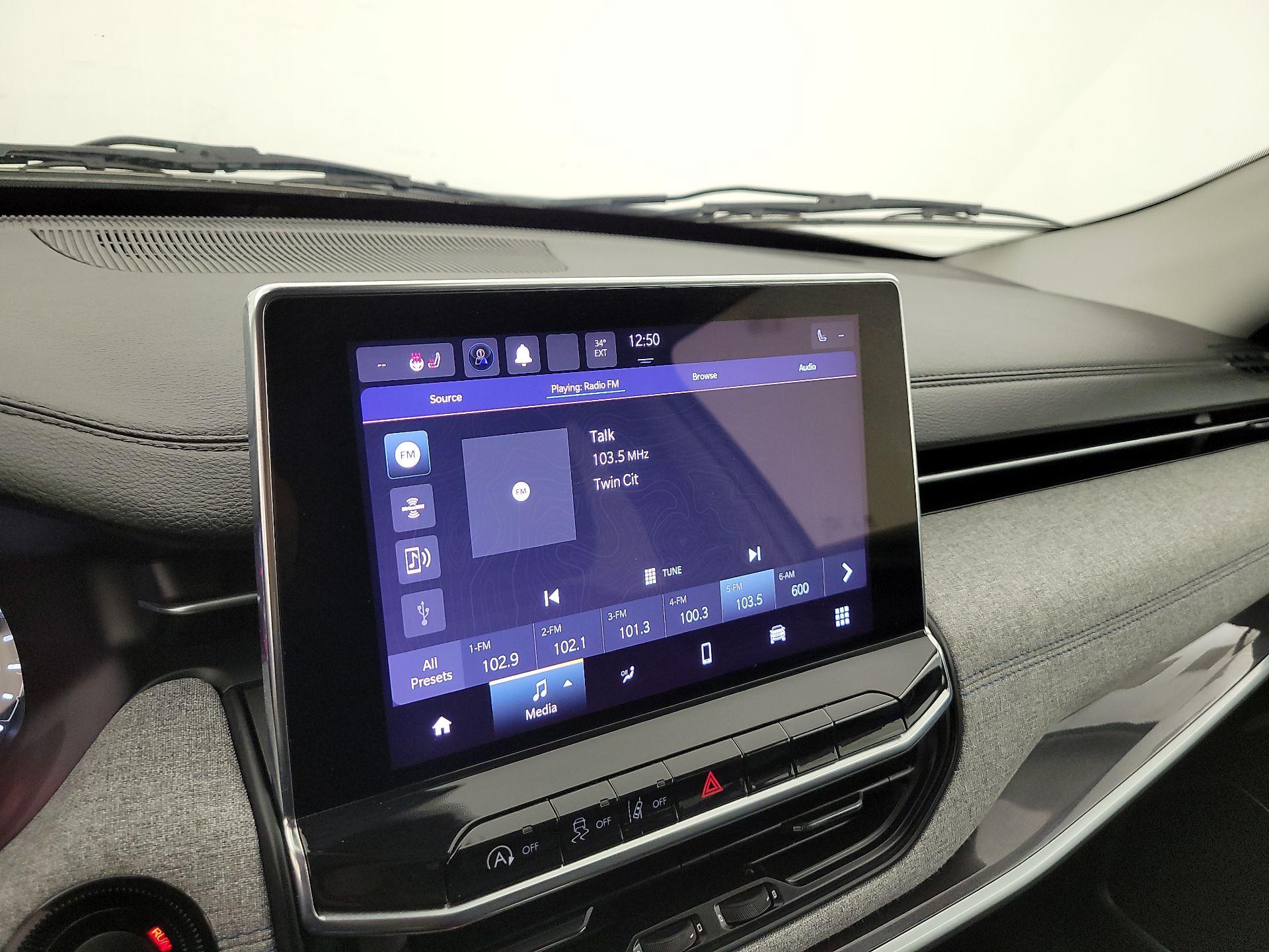 Thumbnail: 2022 Jeep Compass - 15