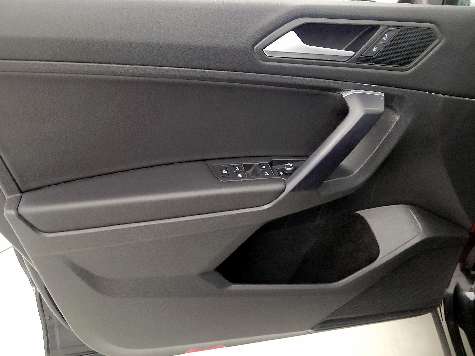 Thumbnail: 2021 Volkswagen Tiguan - 12