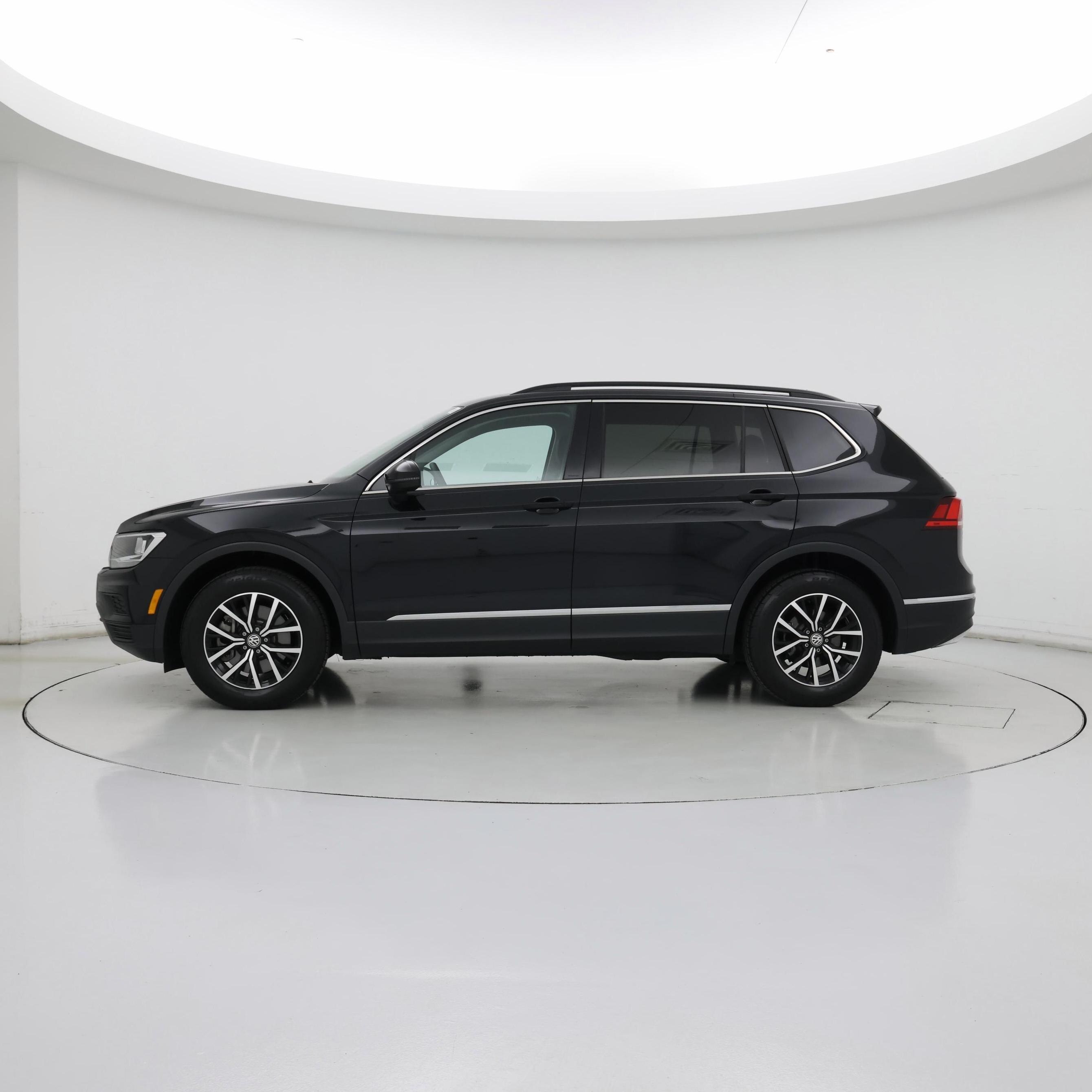 Thumbnail: 2021 Volkswagen Tiguan - 3