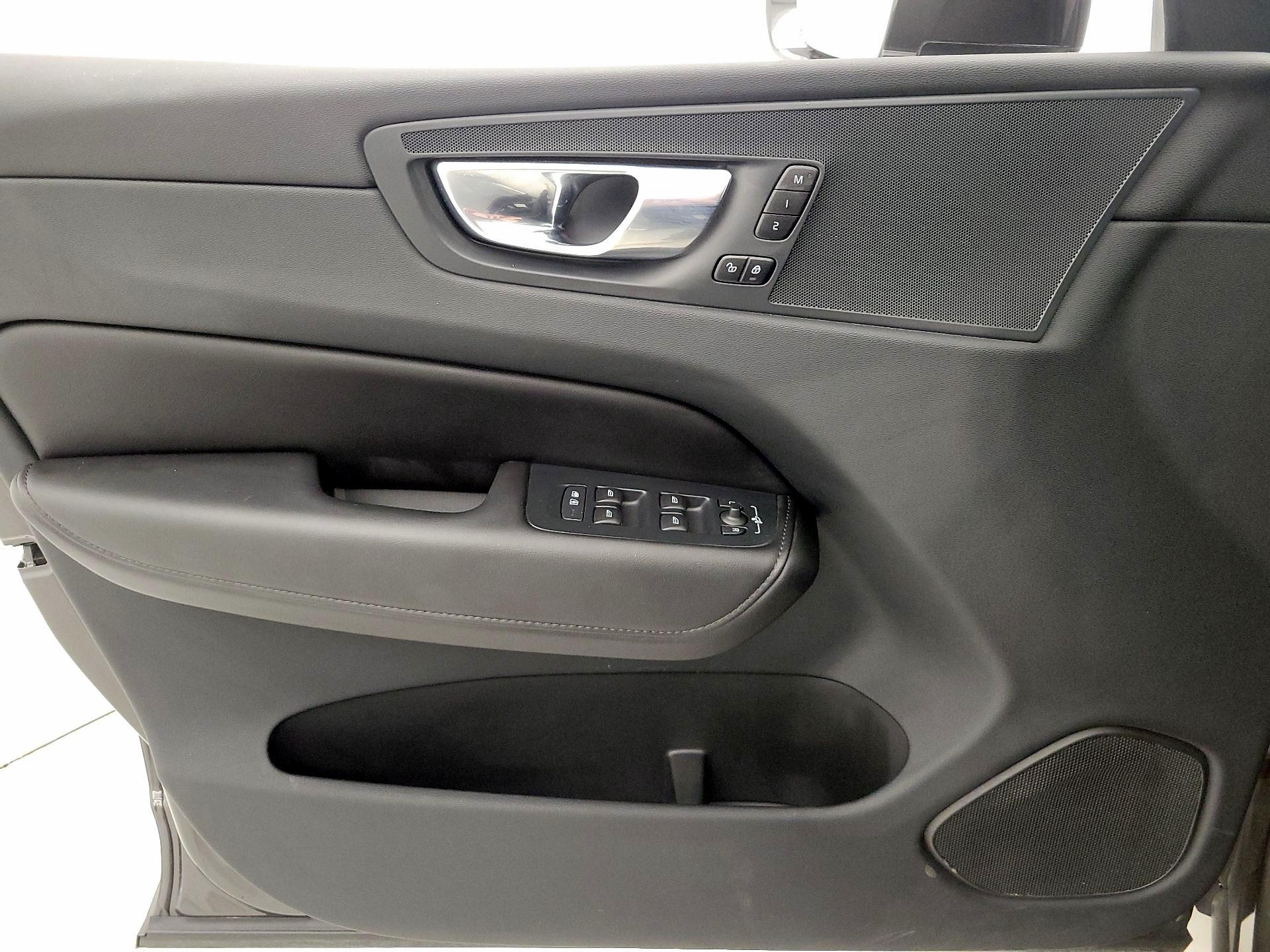 Thumbnail: 2023 Volvo XC60 - 12