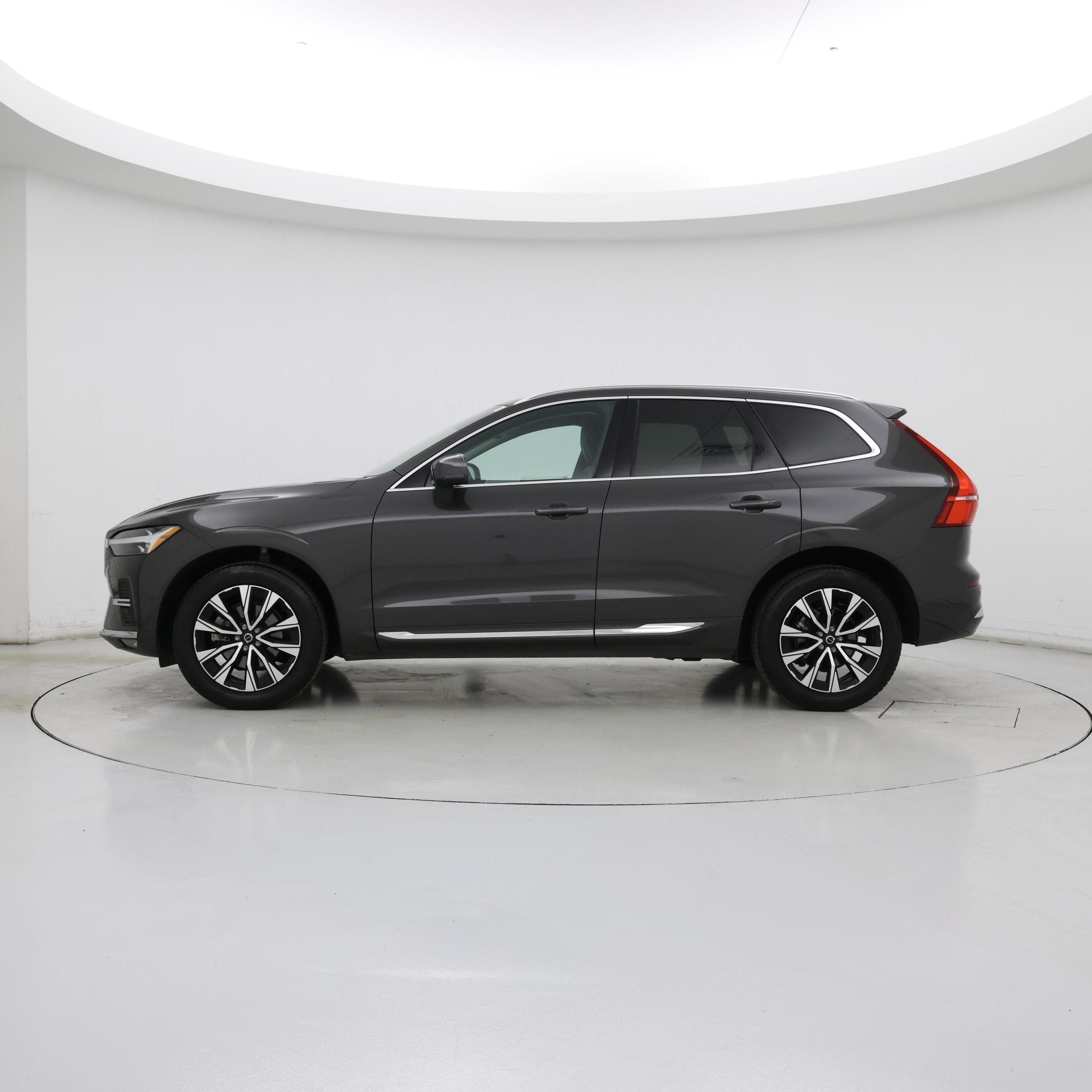Thumbnail: 2023 Volvo XC60 - 3