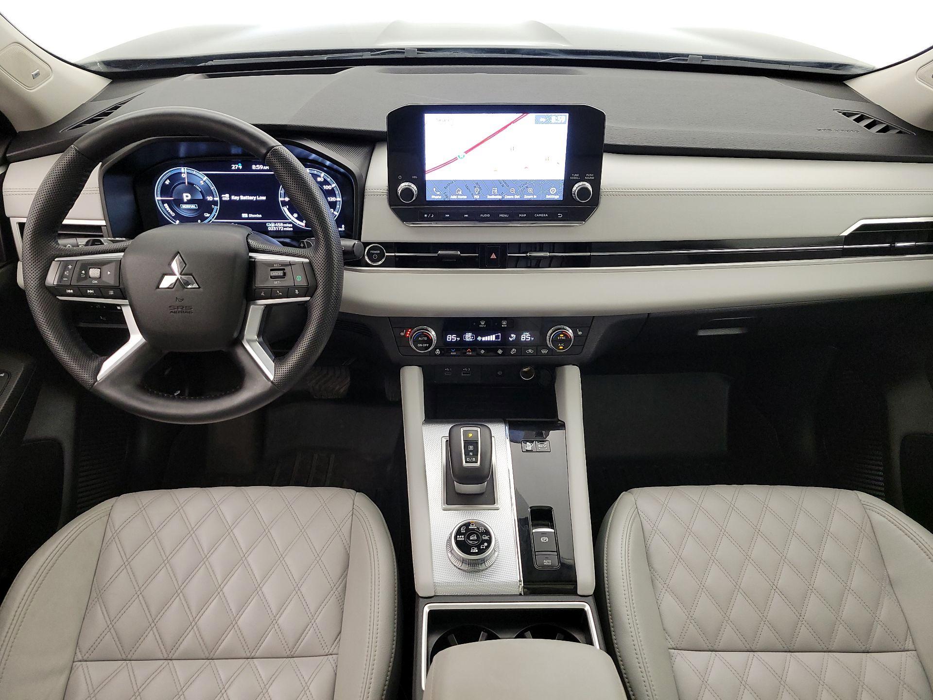 Thumbnail: 2023 Mitsubishi Outlander - 9