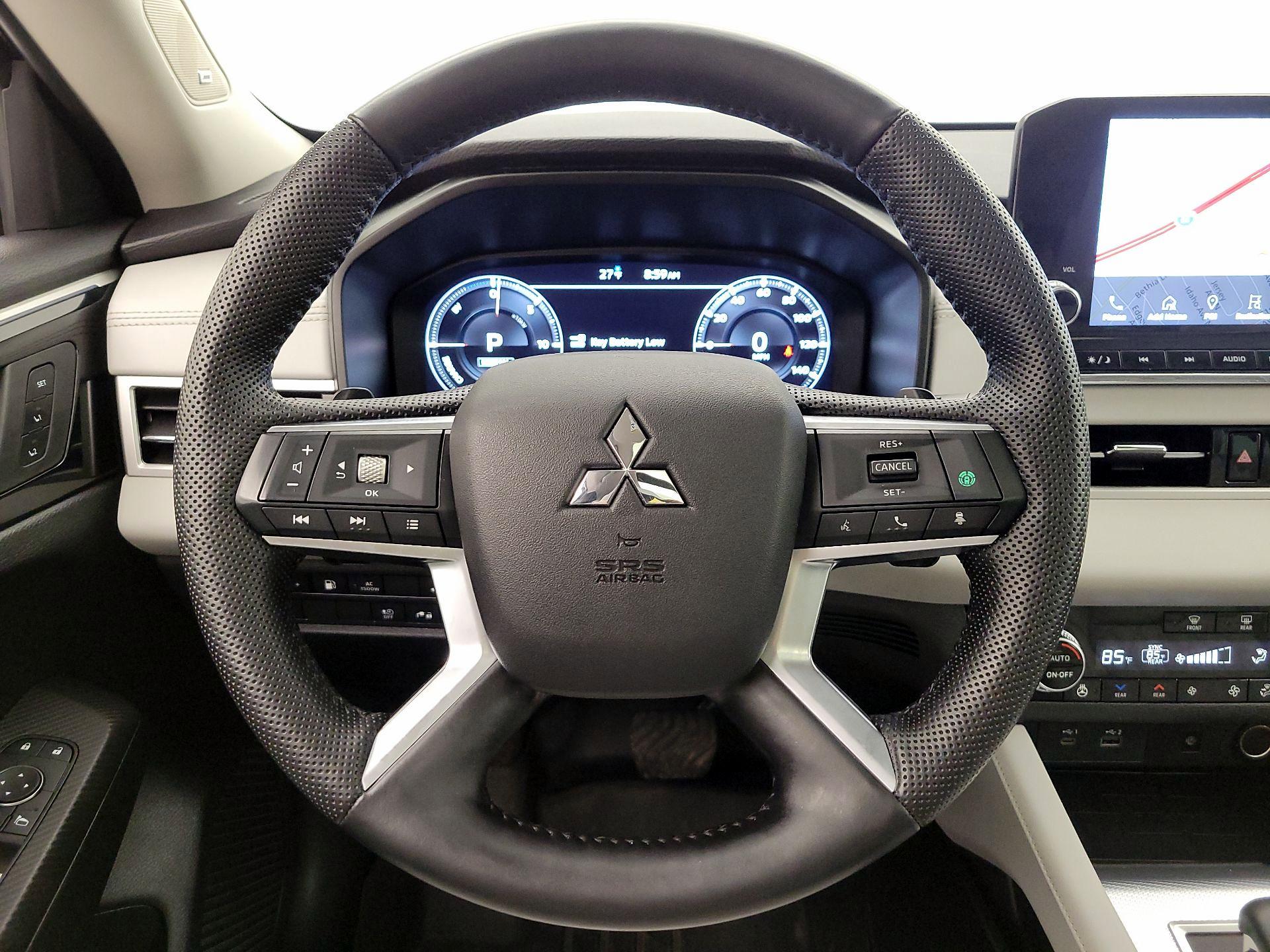 Thumbnail: 2023 Mitsubishi Outlander - 10