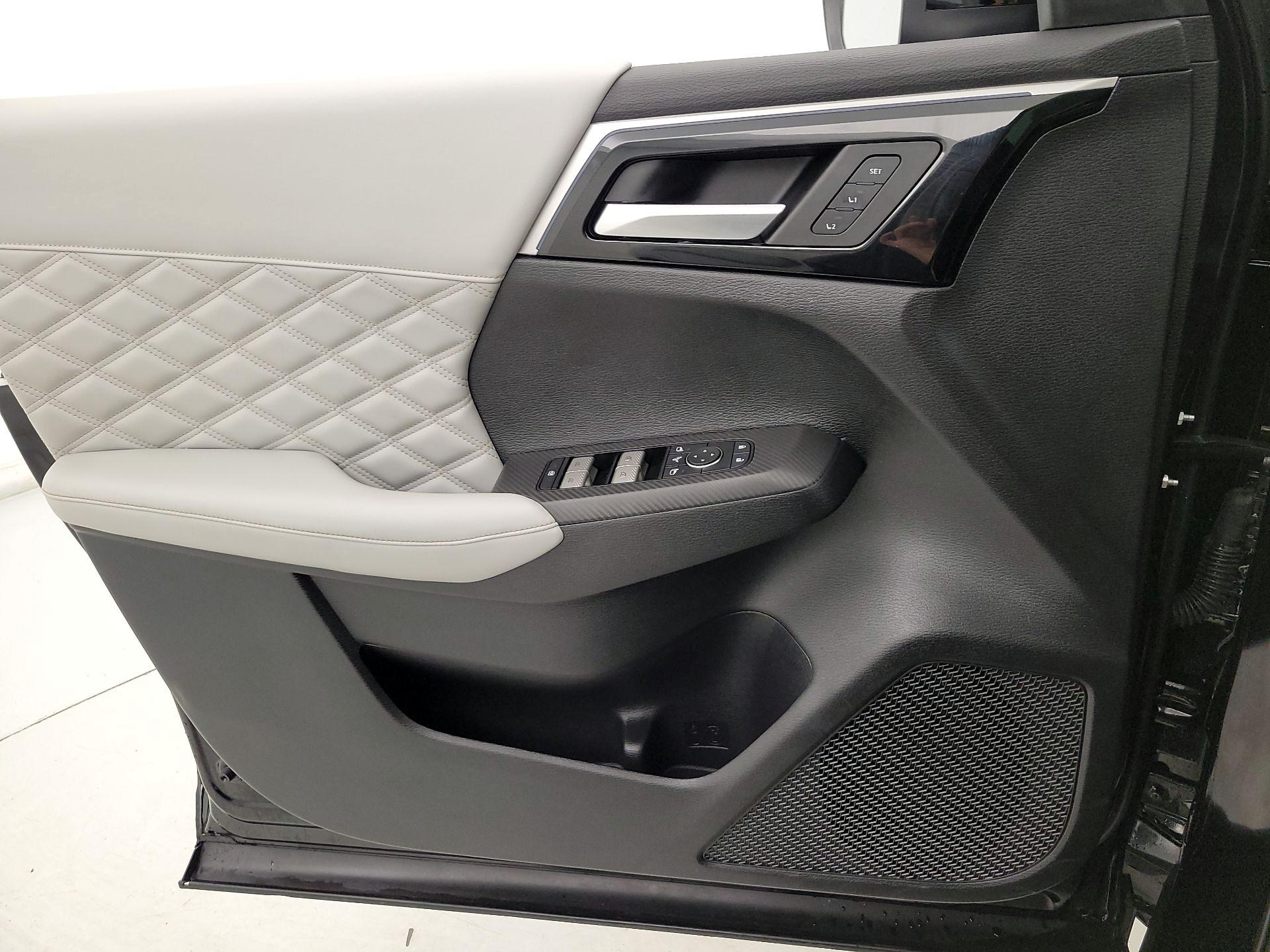 Thumbnail: 2023 Mitsubishi Outlander - 12