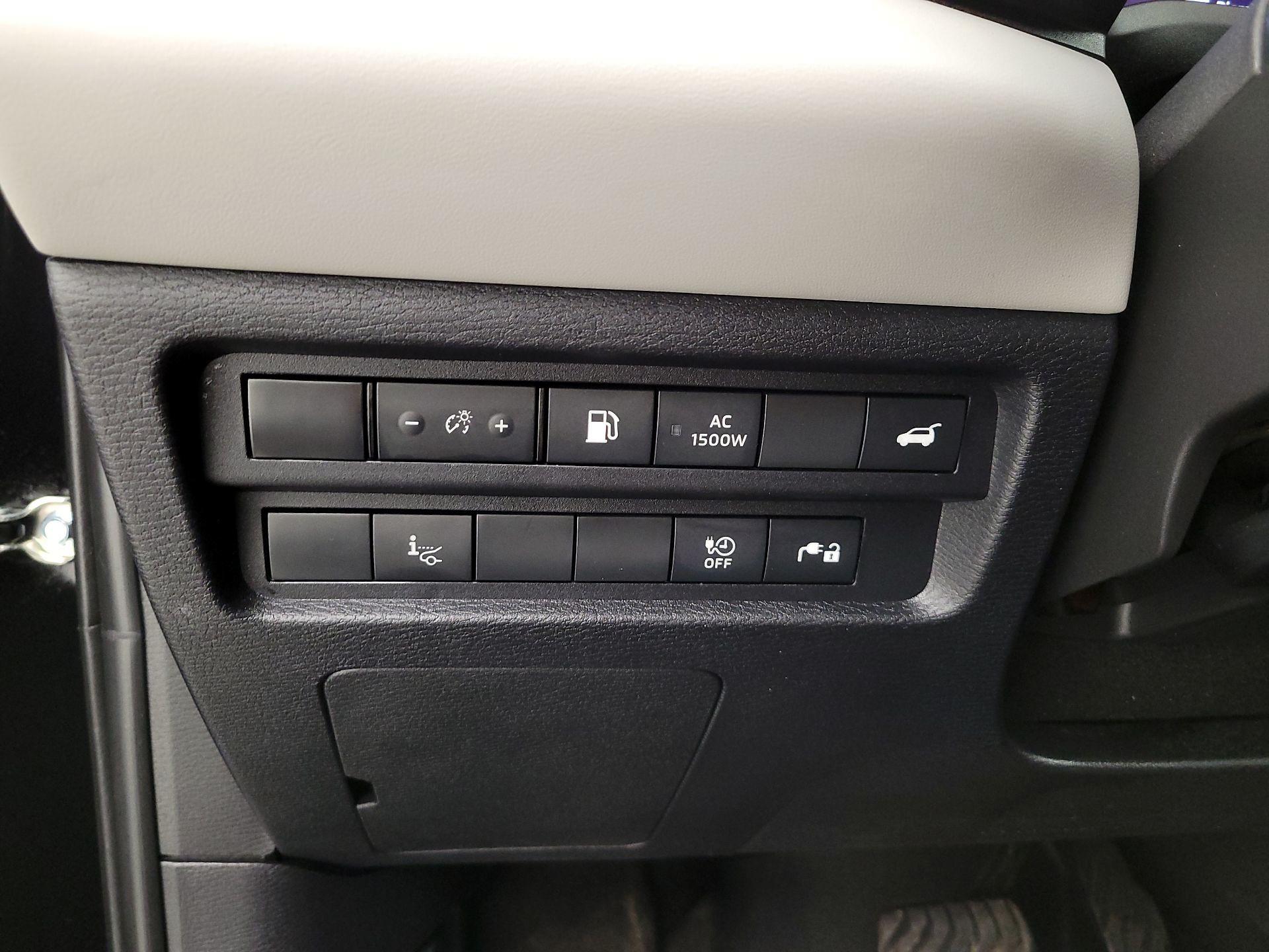 Thumbnail: 2023 Mitsubishi Outlander - 13