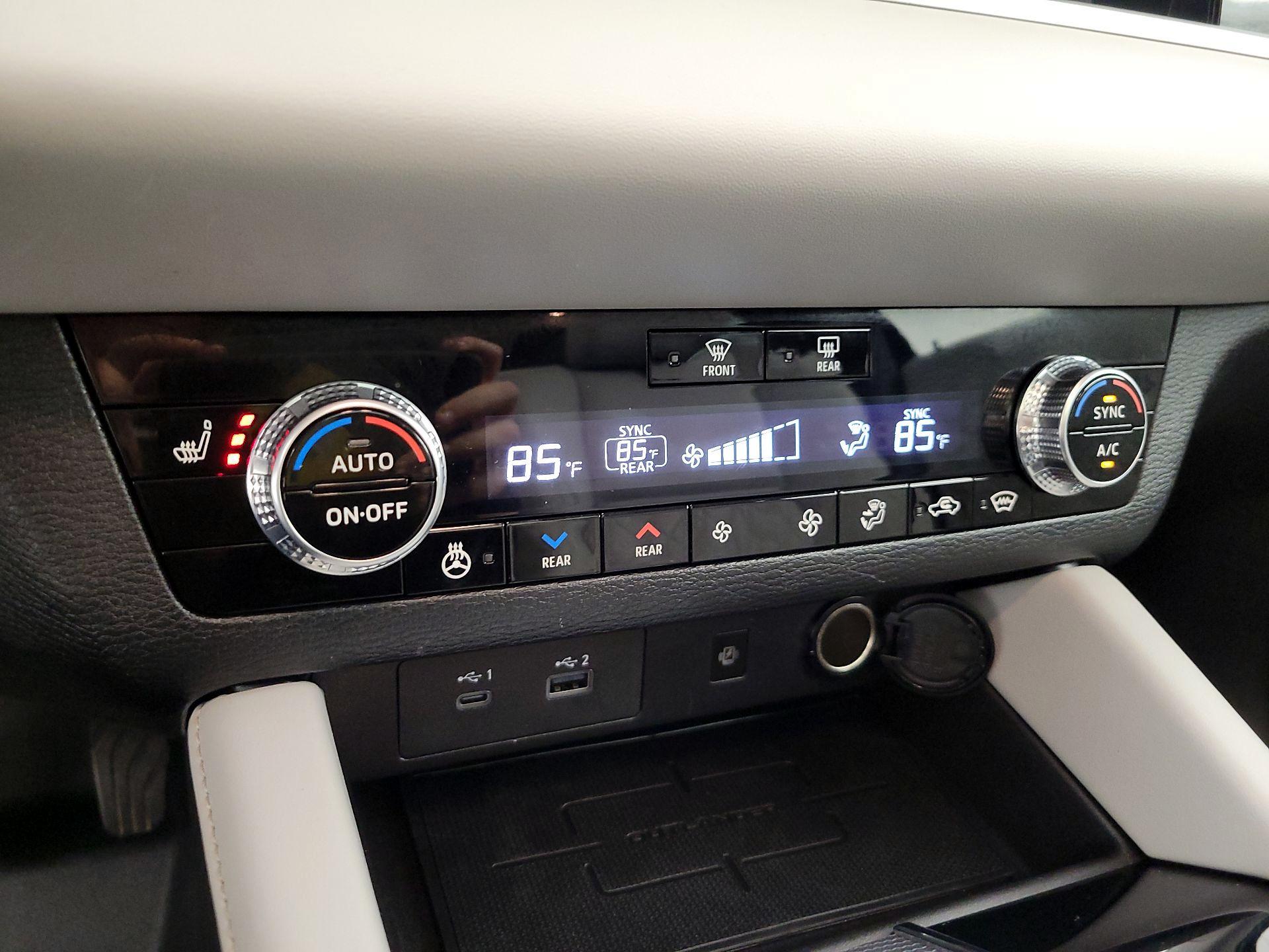 Thumbnail: 2023 Mitsubishi Outlander - 17