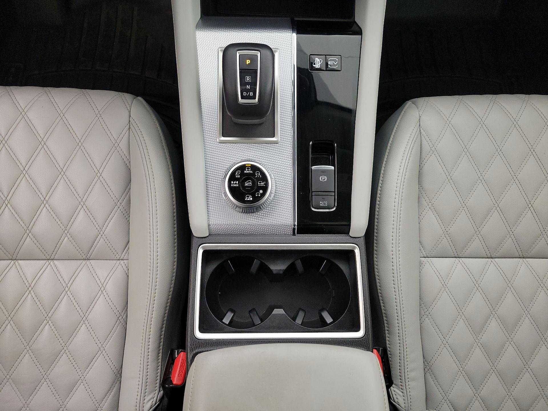 Thumbnail: 2023 Mitsubishi Outlander - 18