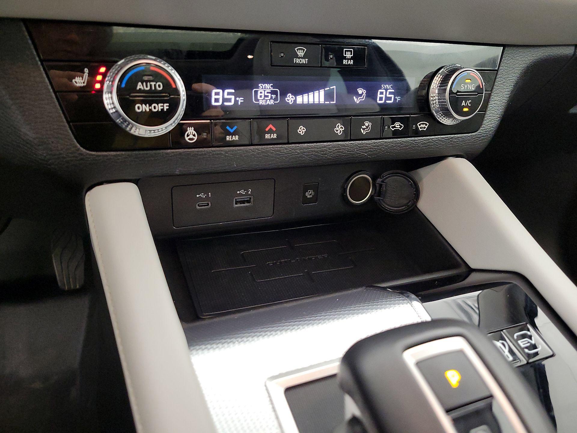 Thumbnail: 2023 Mitsubishi Outlander - 19