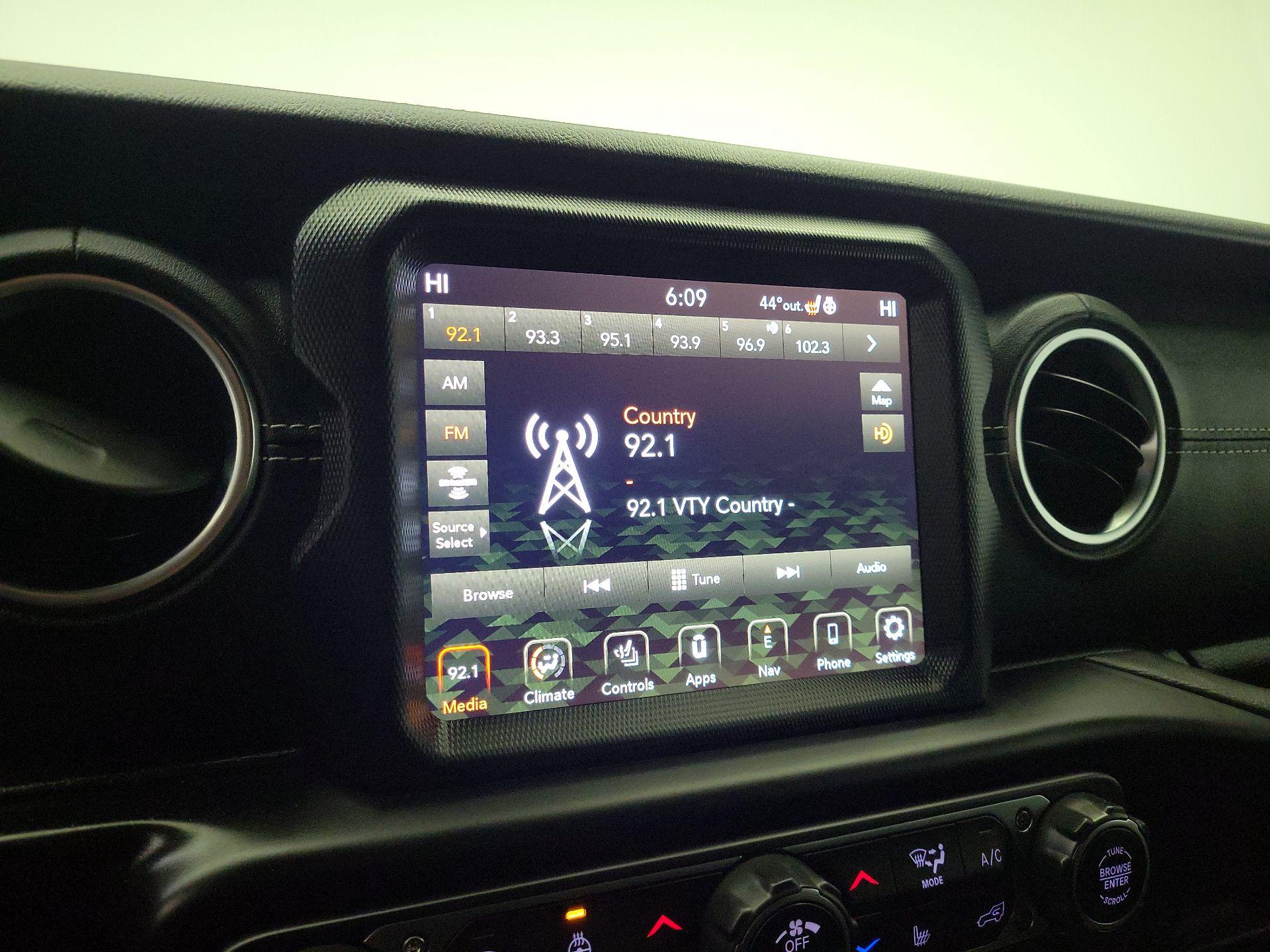 Thumbnail: 2022 Jeep Wrangler - 16