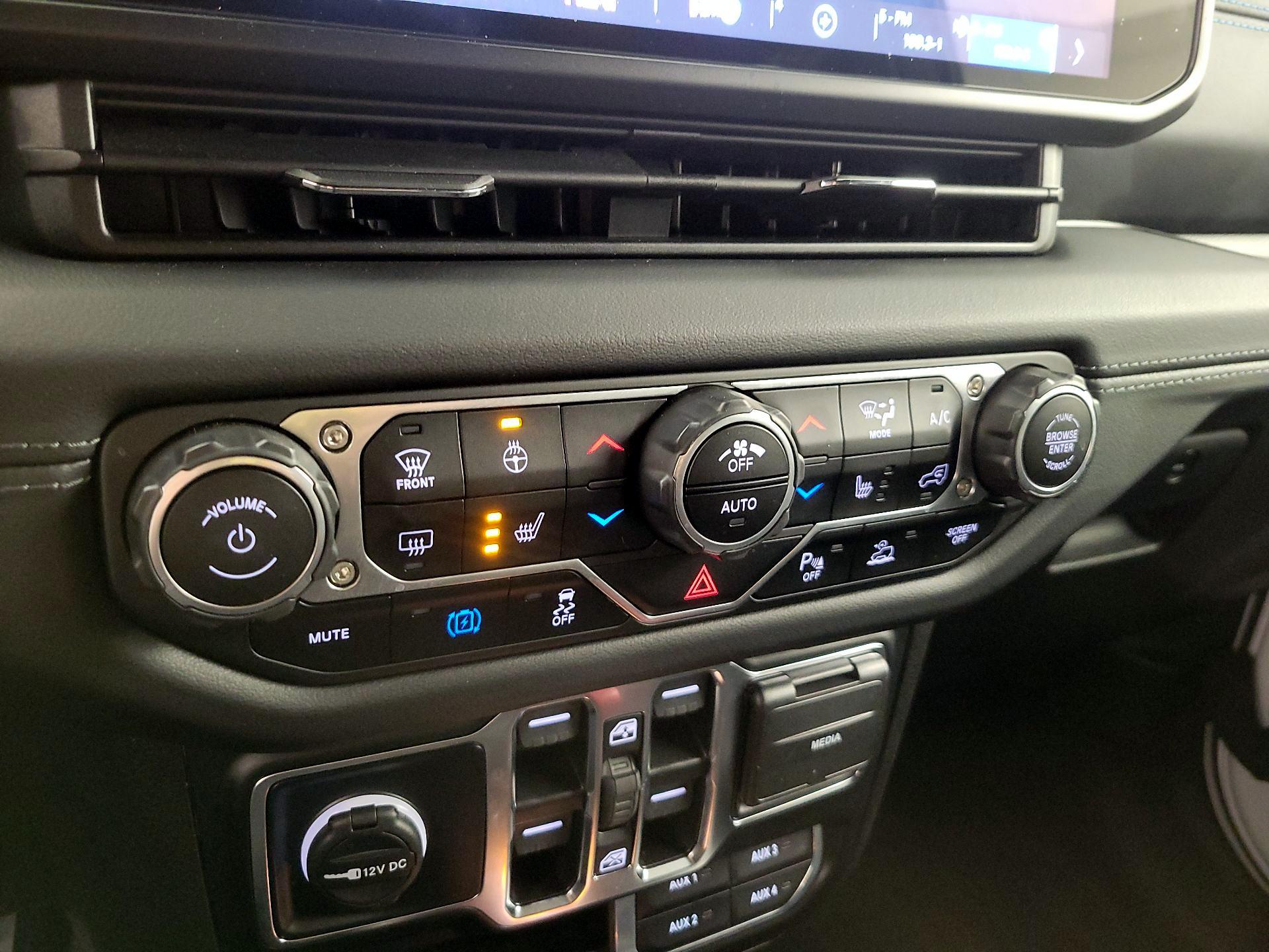 Thumbnail: 2024 Jeep Wrangler - 17