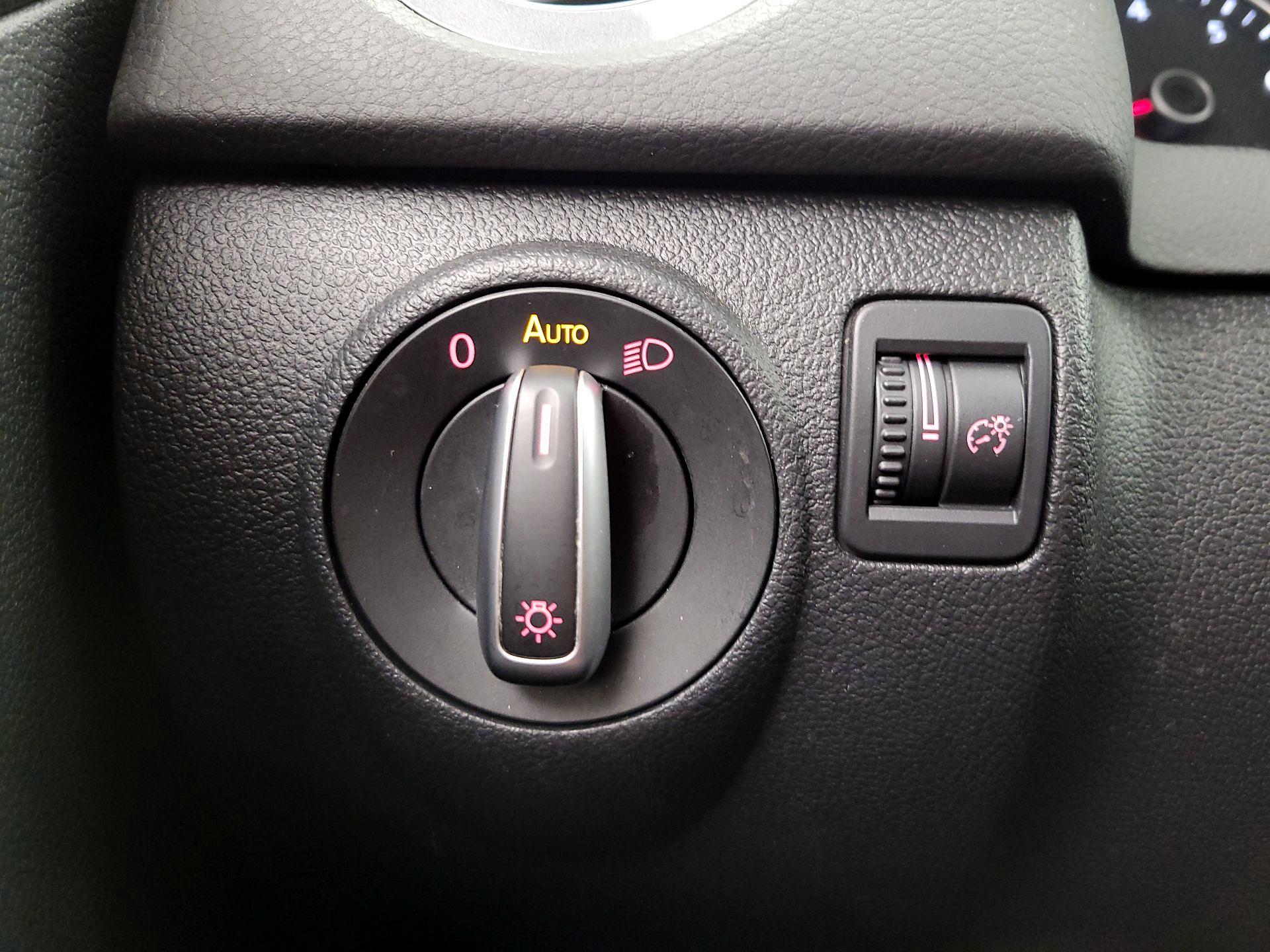 Thumbnail: 2016 Volkswagen Tiguan - 13