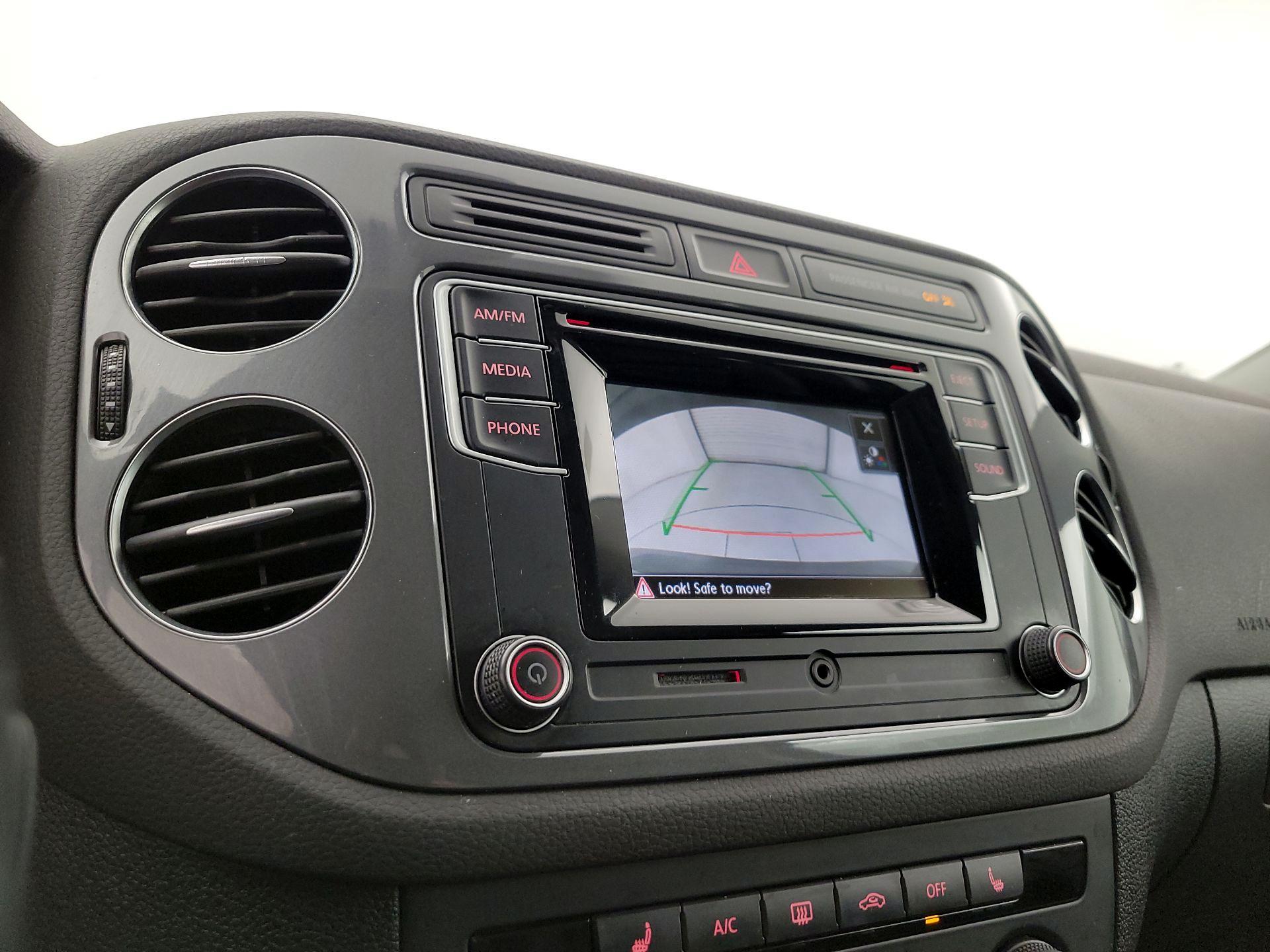 Thumbnail: 2016 Volkswagen Tiguan - 14