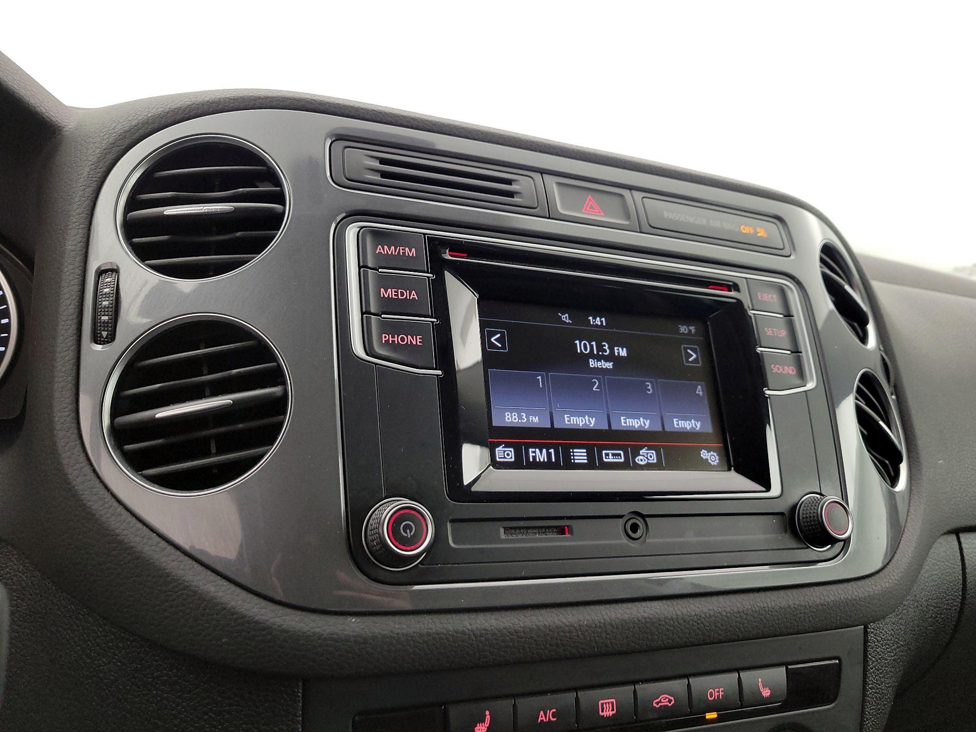 Thumbnail: 2016 Volkswagen Tiguan - 15