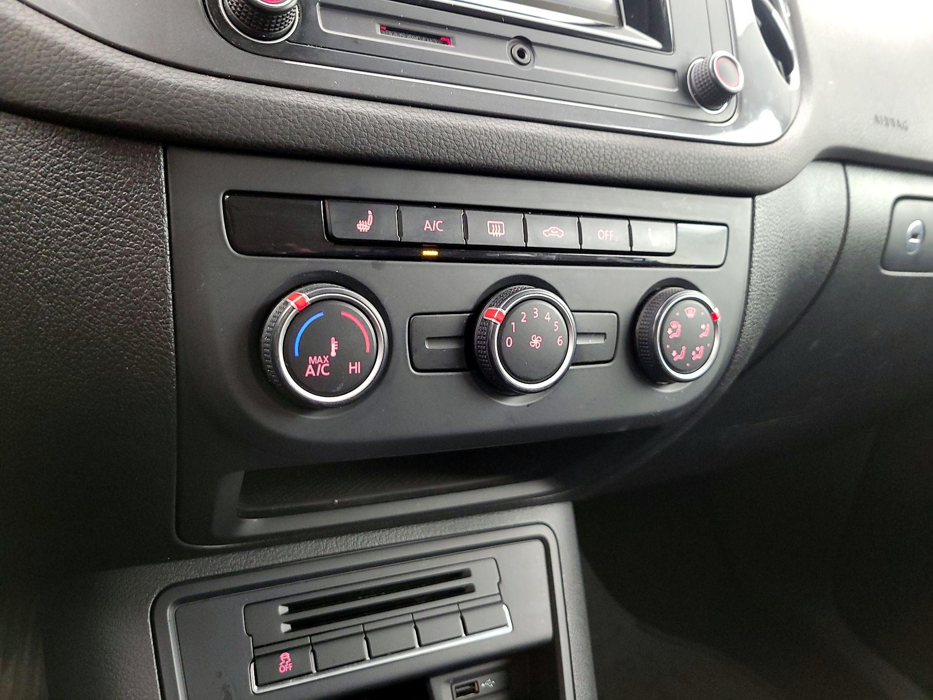 Thumbnail: 2016 Volkswagen Tiguan - 16