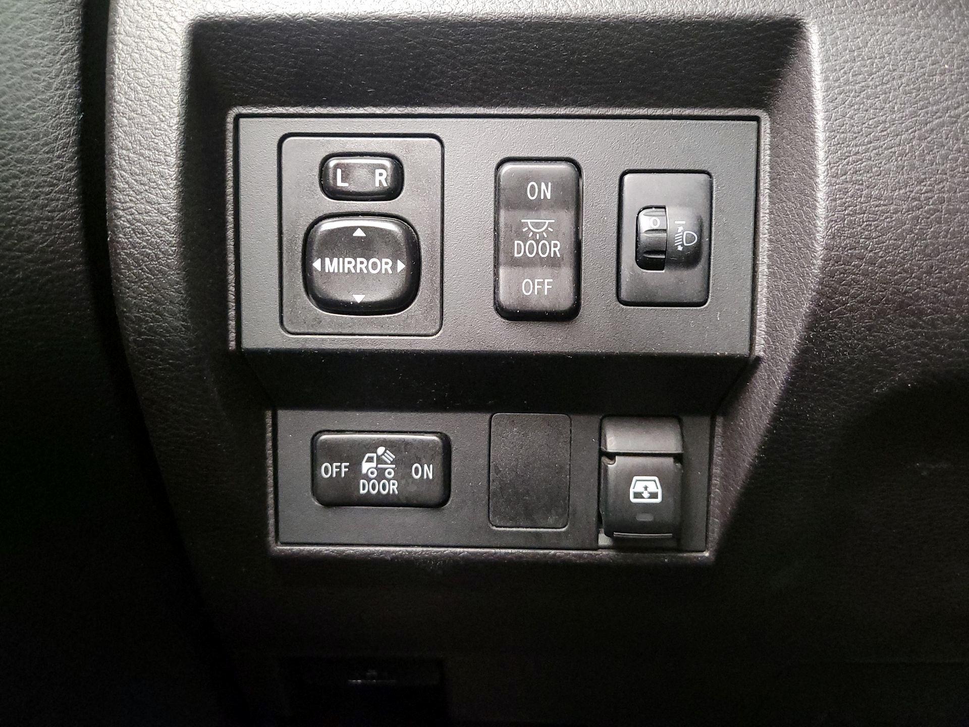 Thumbnail: 2016 Toyota Tundra - 13