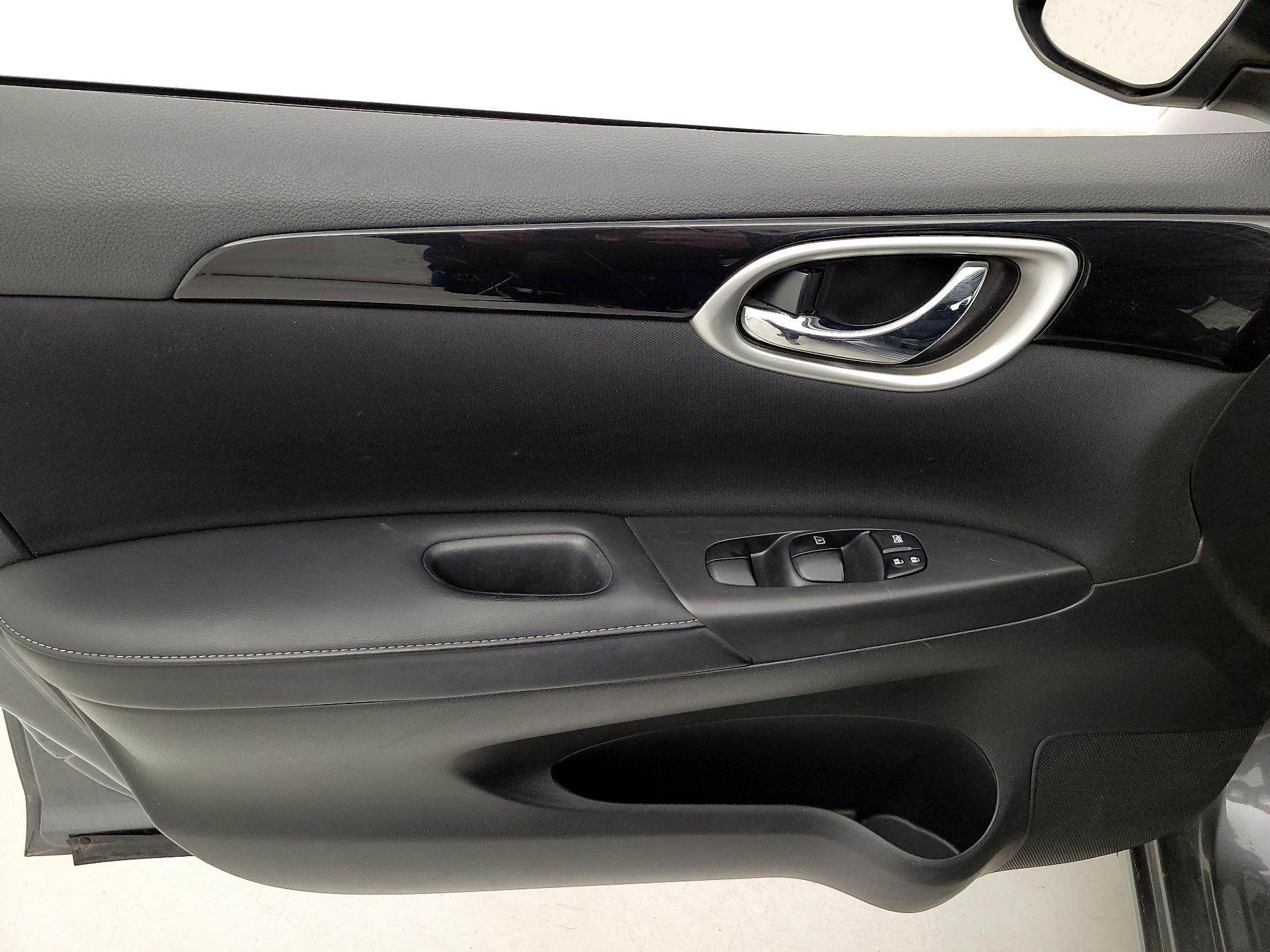 Thumbnail: 2019 Nissan Sentra - 12