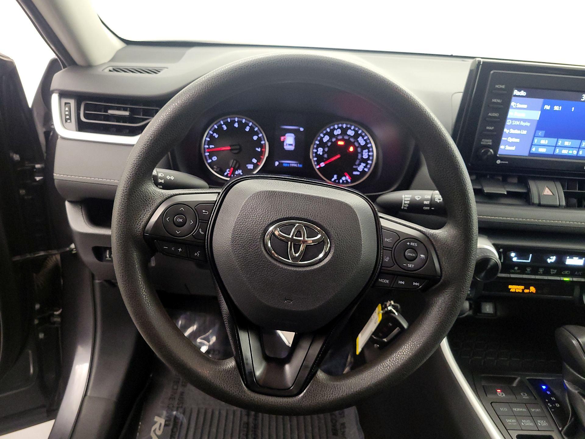 Thumbnail: 2021 Toyota RAV4 - 10
