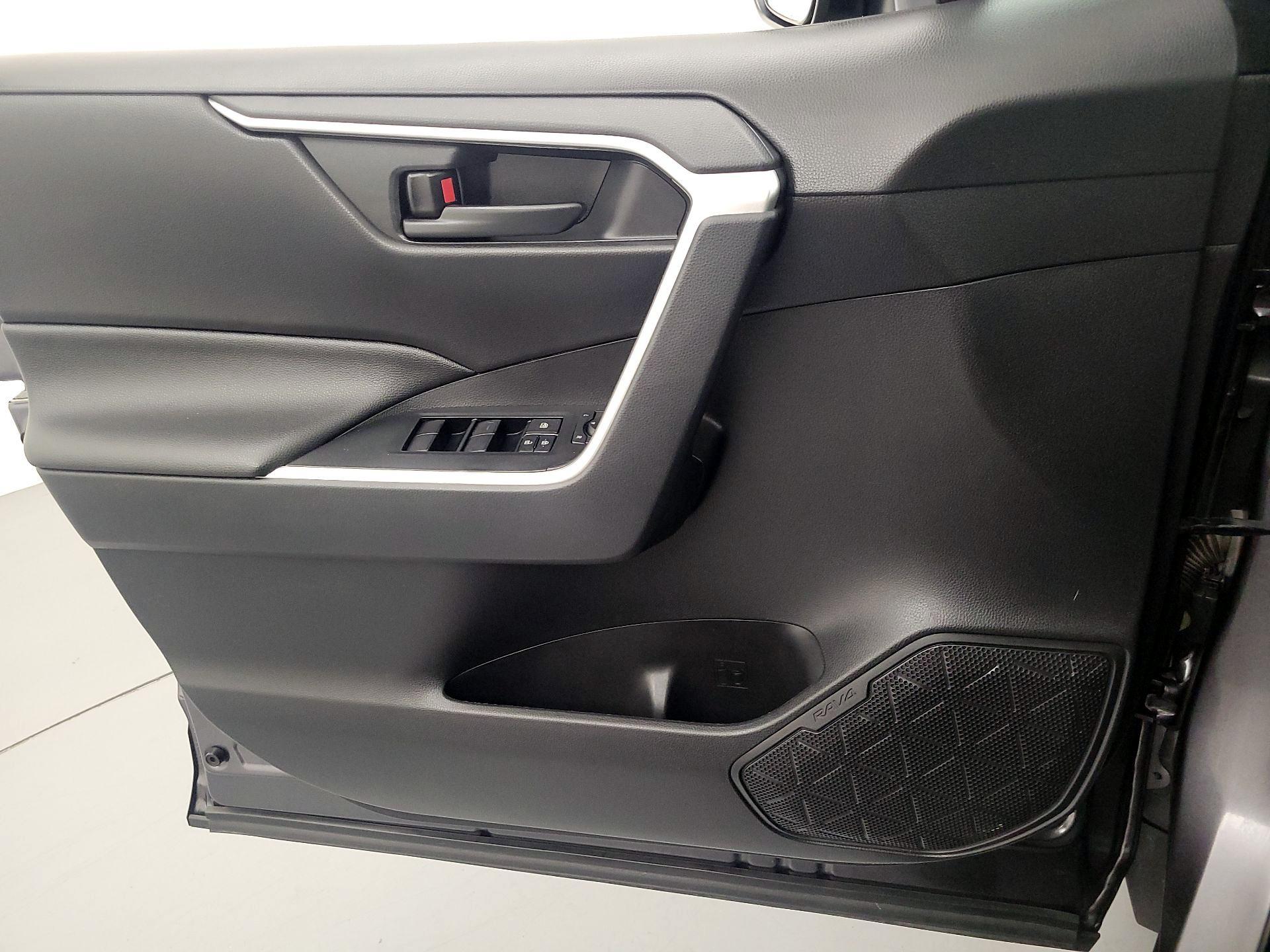 Thumbnail: 2021 Toyota RAV4 - 12