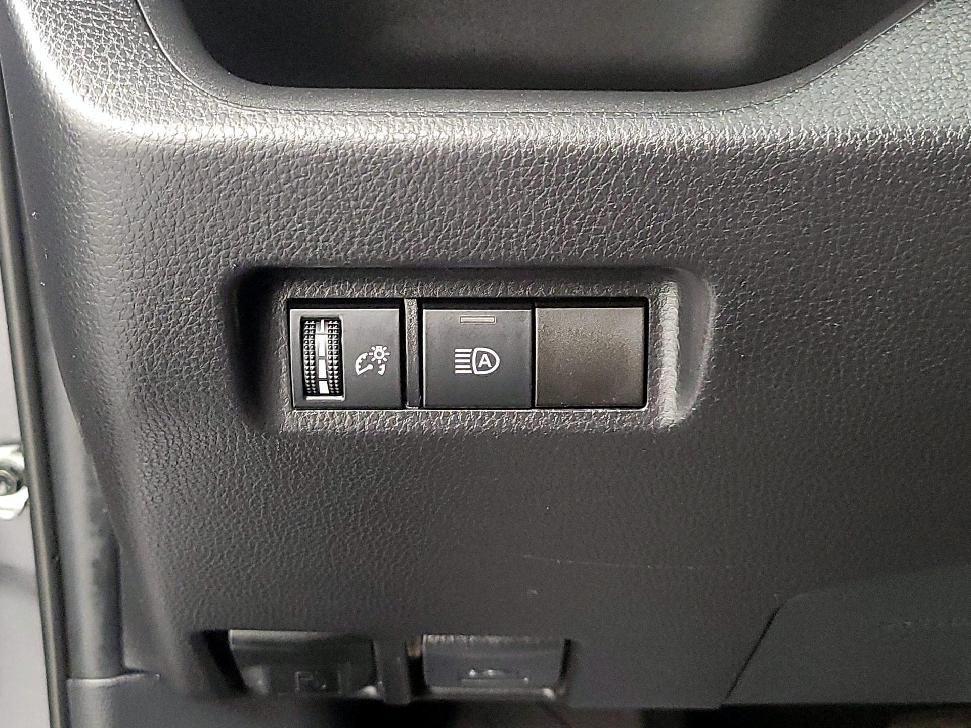 Thumbnail: 2021 Toyota RAV4 - 13