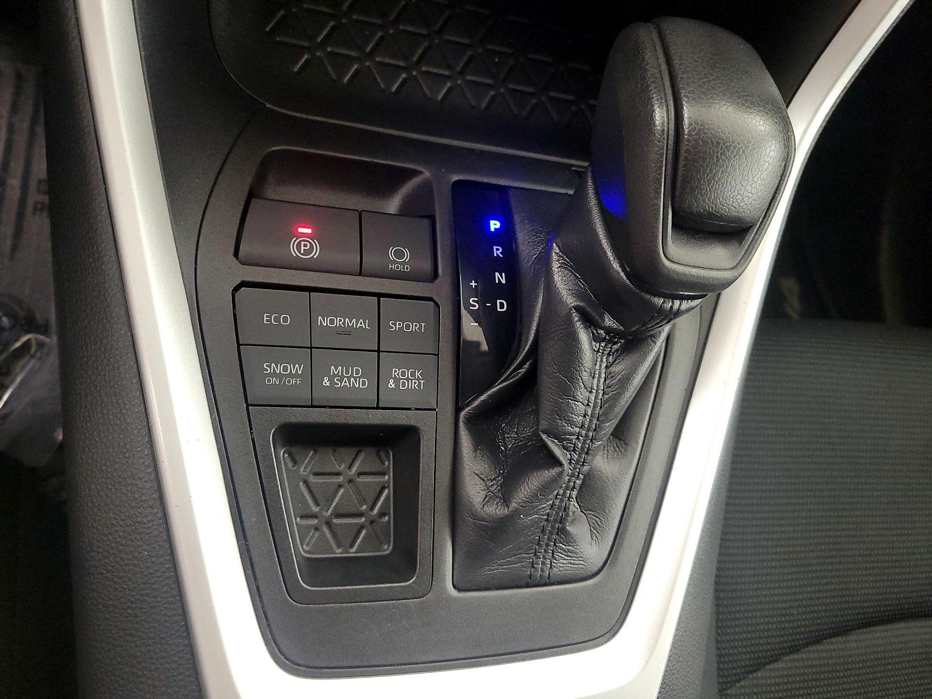 Thumbnail: 2021 Toyota RAV4 - 17