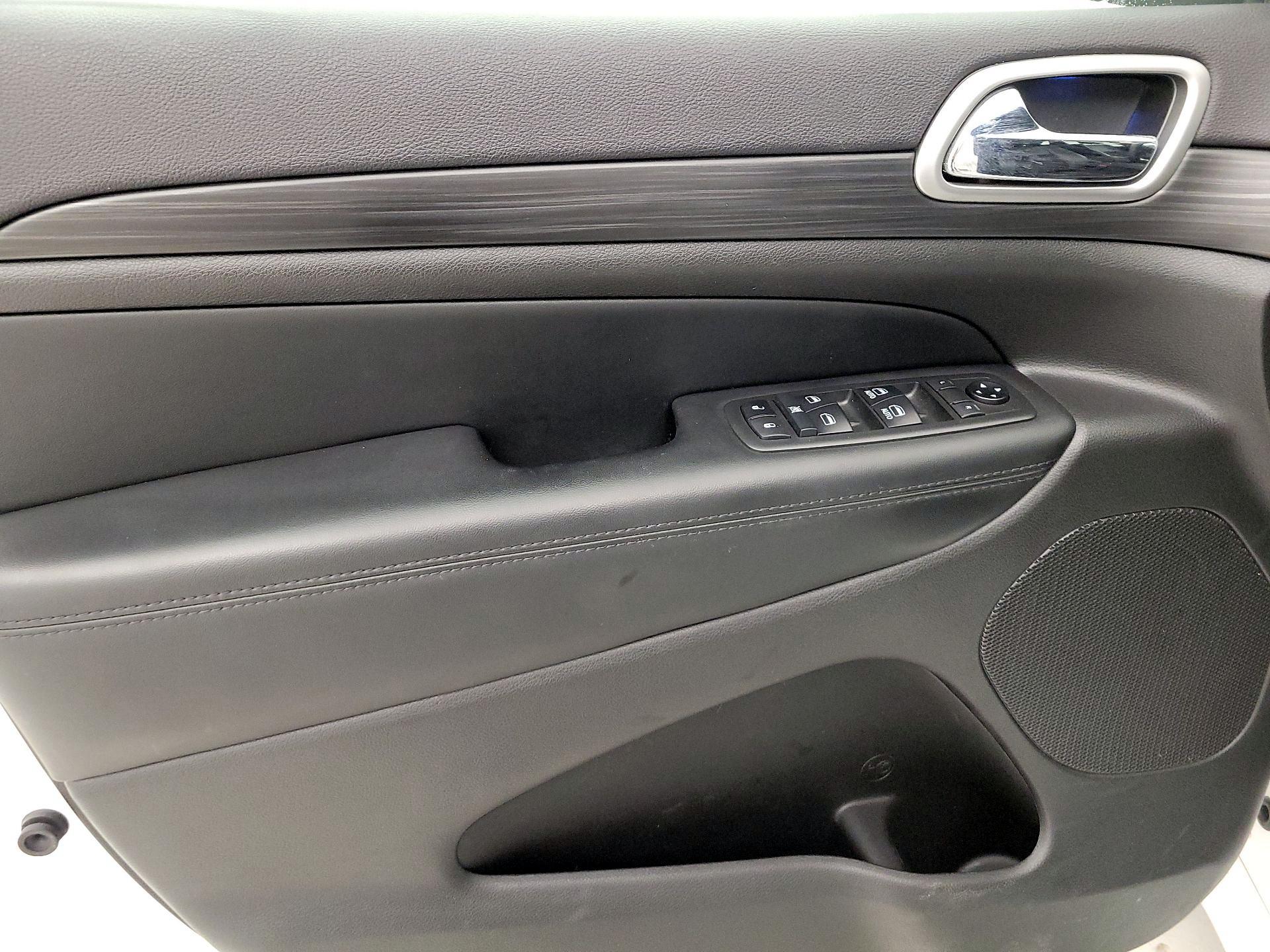 Thumbnail: 2019 Jeep Grand Cherokee - 12