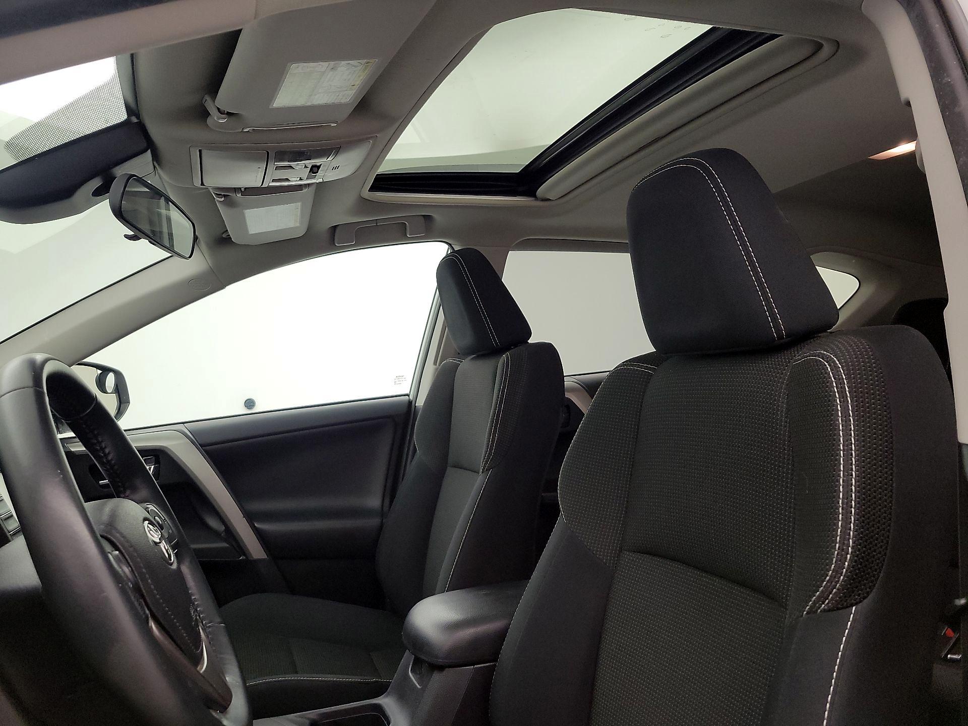 Thumbnail: 2017 Toyota RAV4 - 20