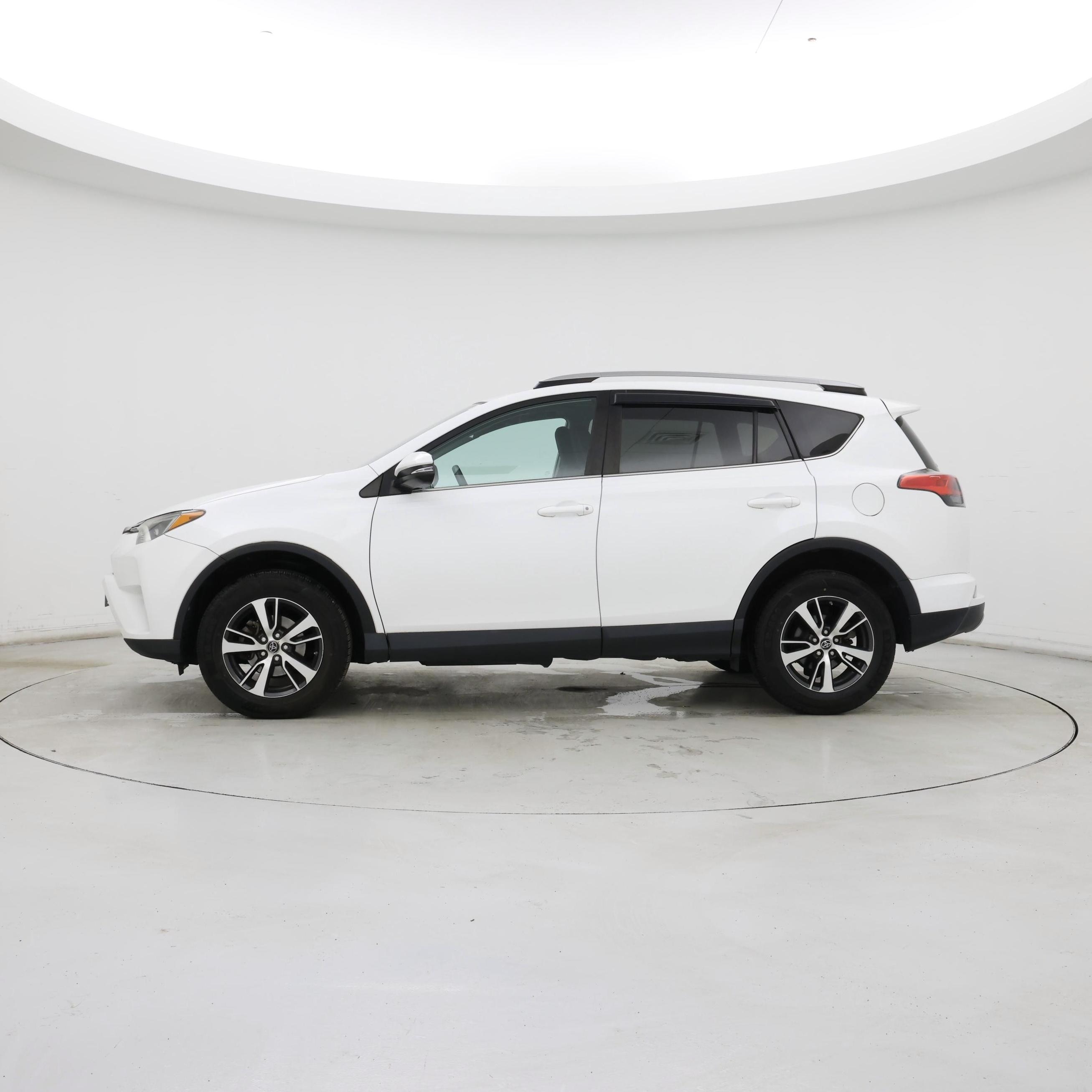 Thumbnail: 2017 Toyota RAV4 - 3