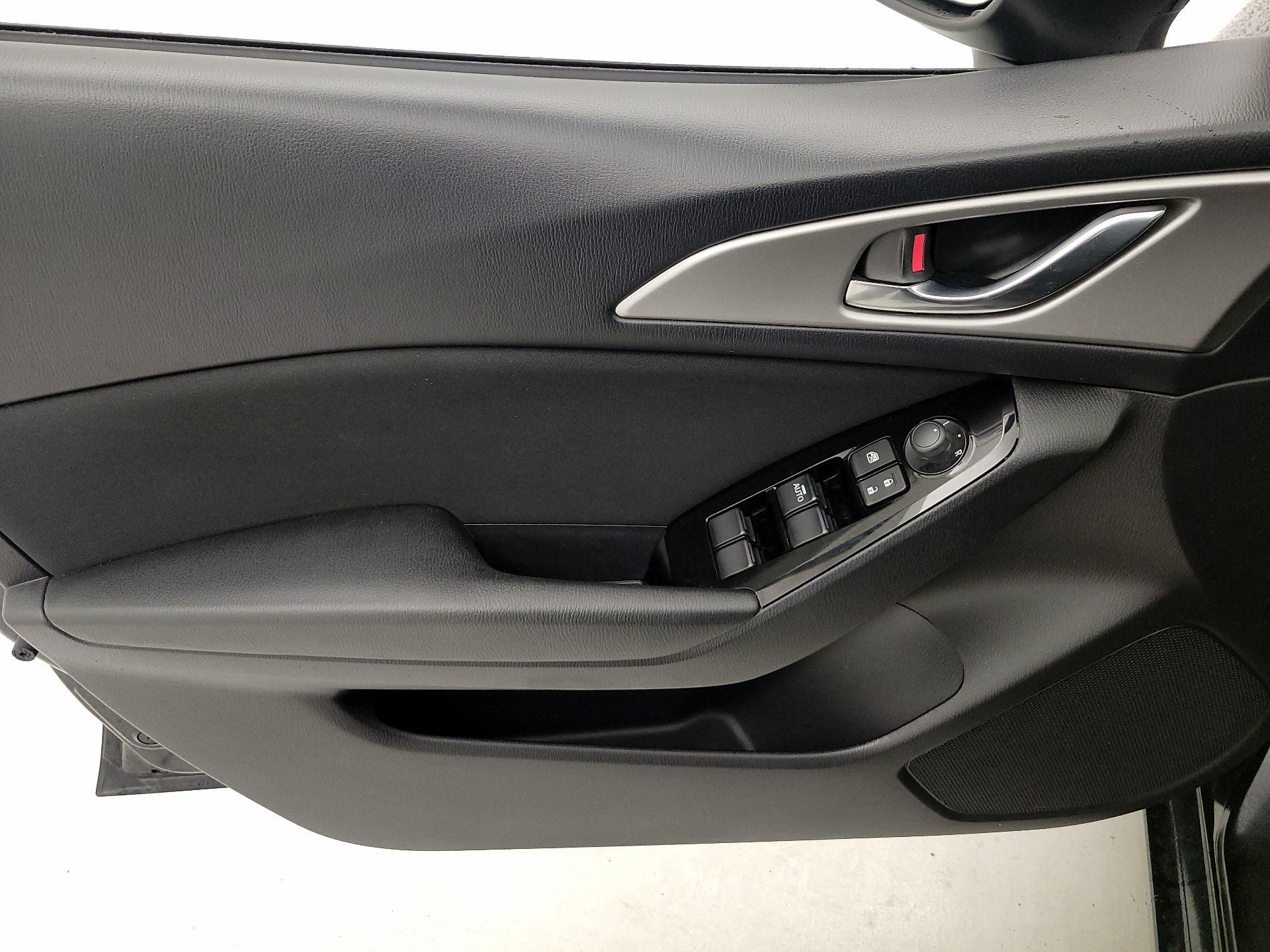 Thumbnail: 2017 Mazda Mazda3 - 12