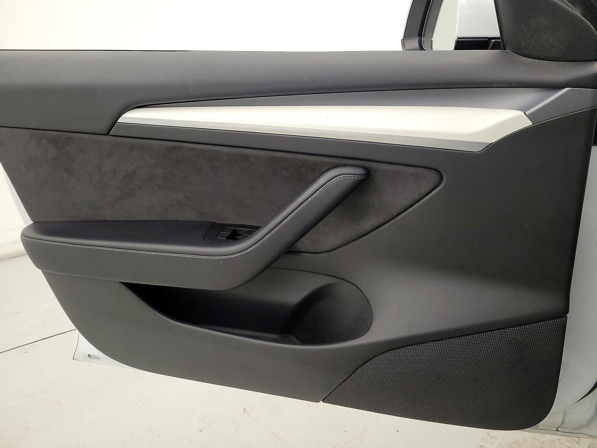 Thumbnail: 2022 Tesla Model 3 - 12