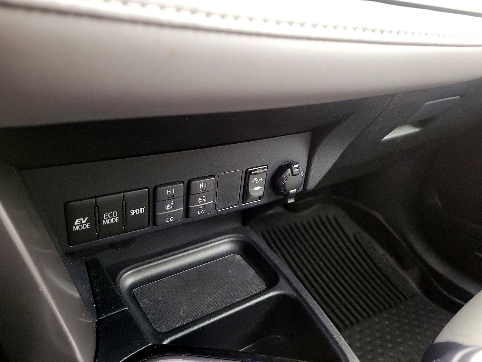 Thumbnail: 2017 Toyota RAV4 - 18