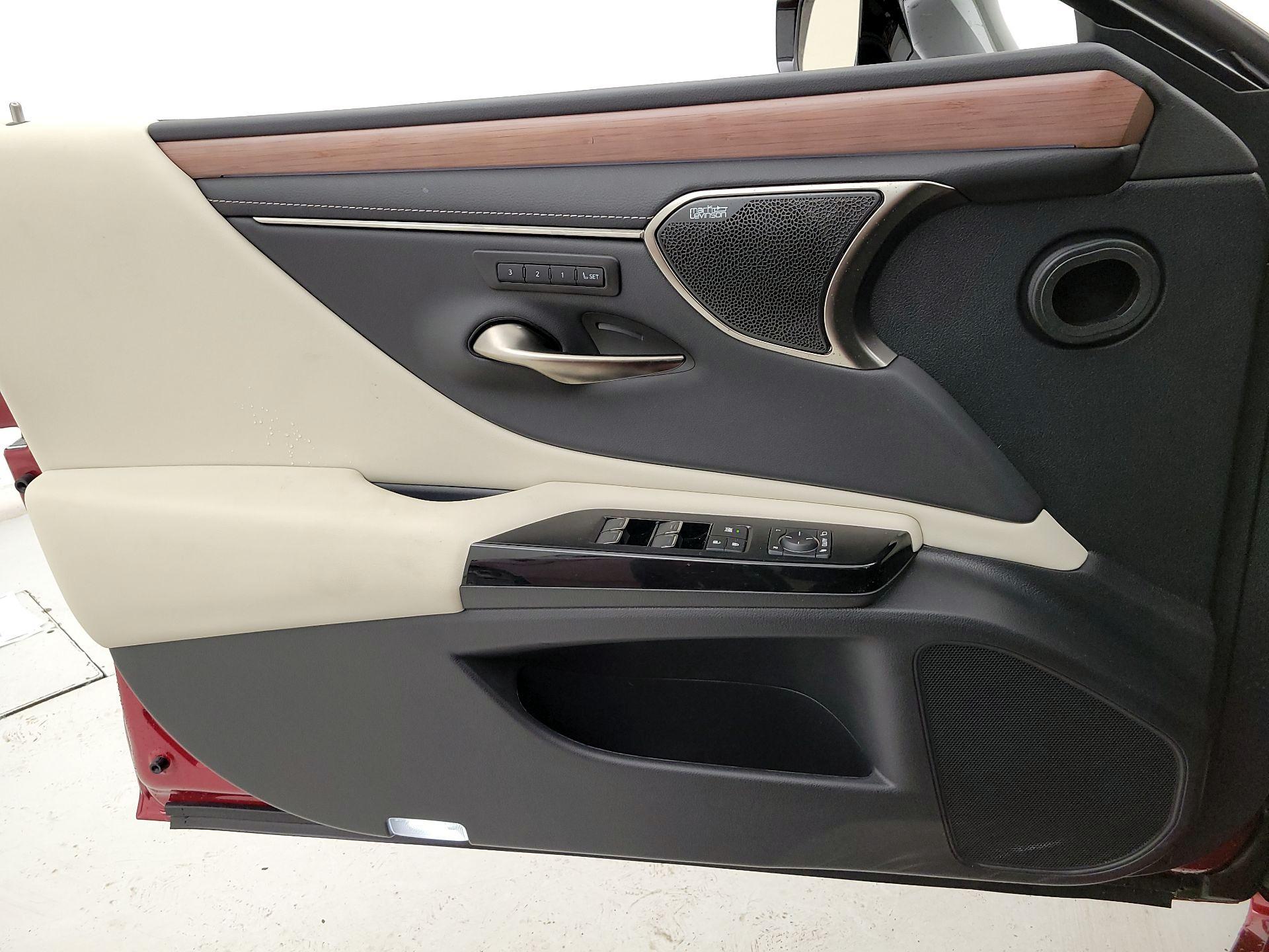 Thumbnail: 2025 Lexus ES - 12