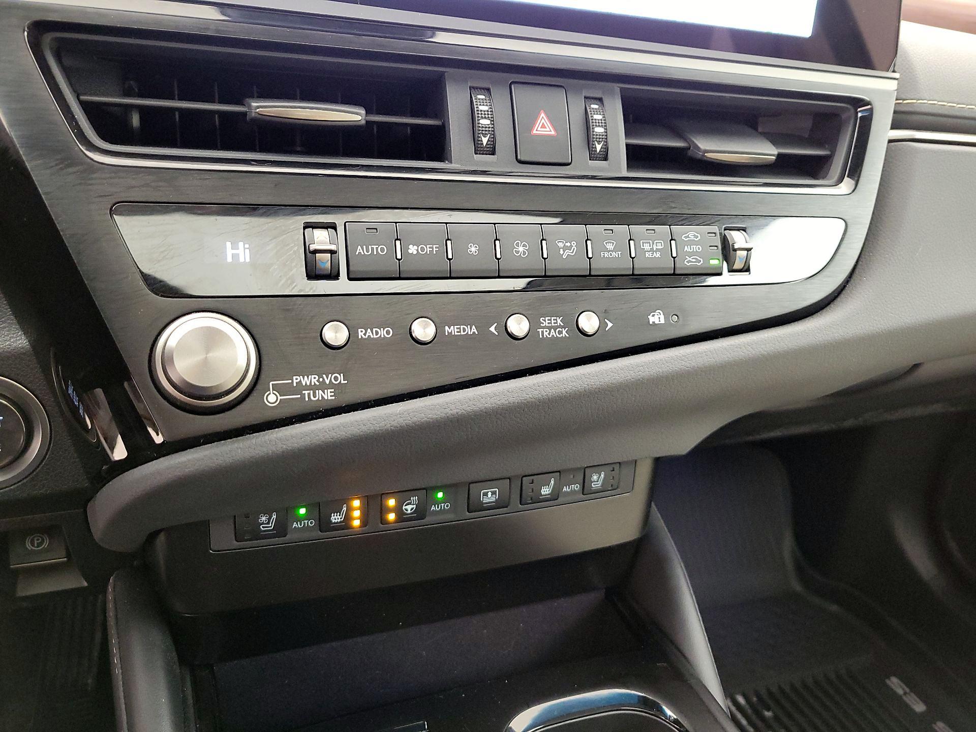 Thumbnail: 2025 Lexus ES - 17