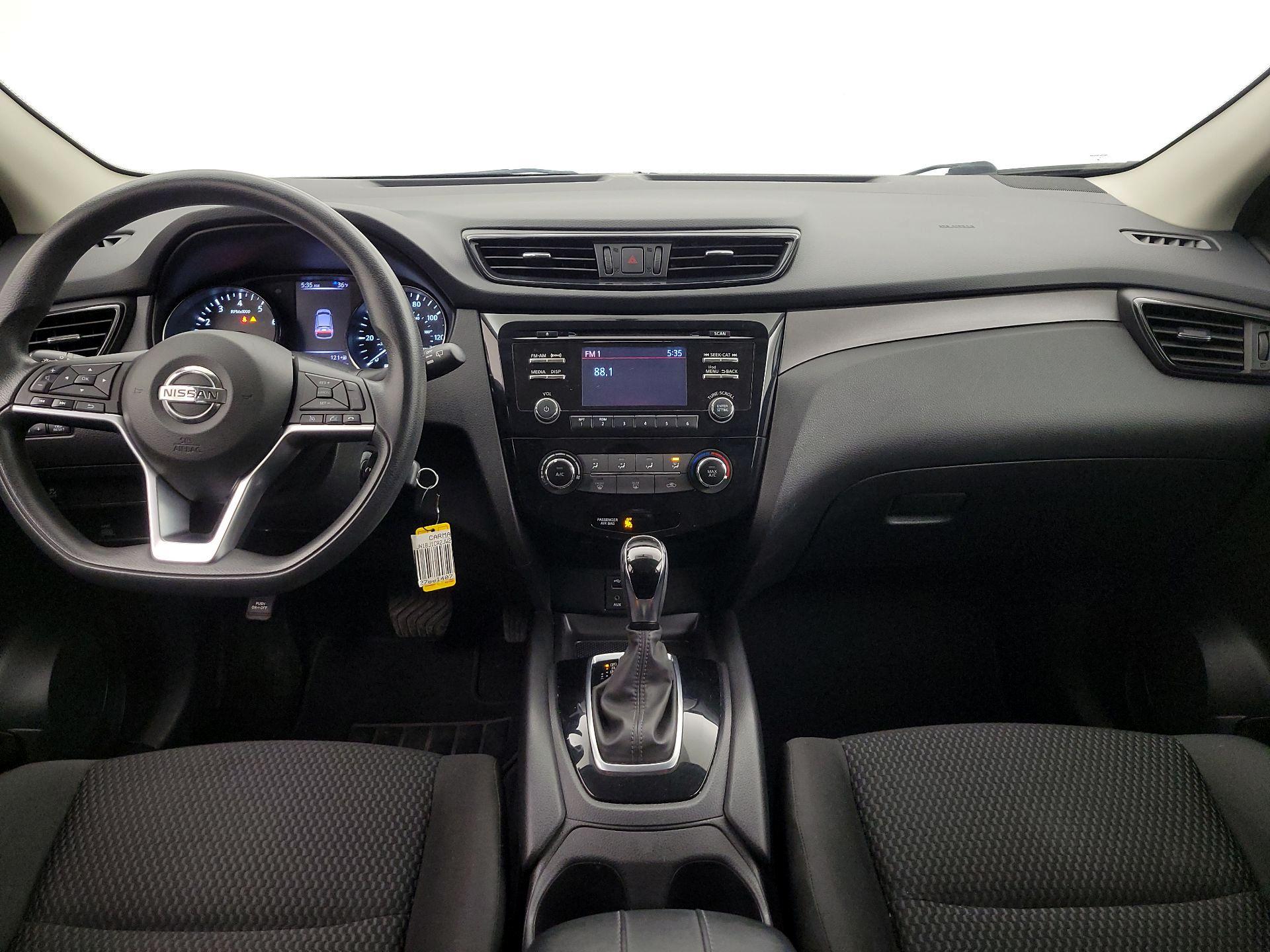 Thumbnail: 2018 Nissan Rogue Sport - 9