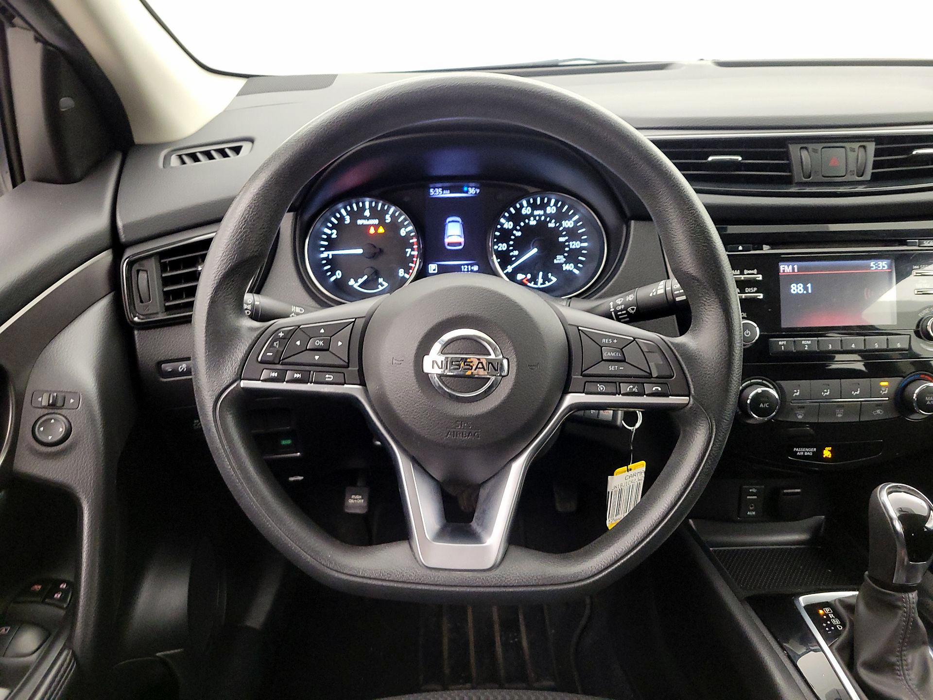 Thumbnail: 2018 Nissan Rogue Sport - 10