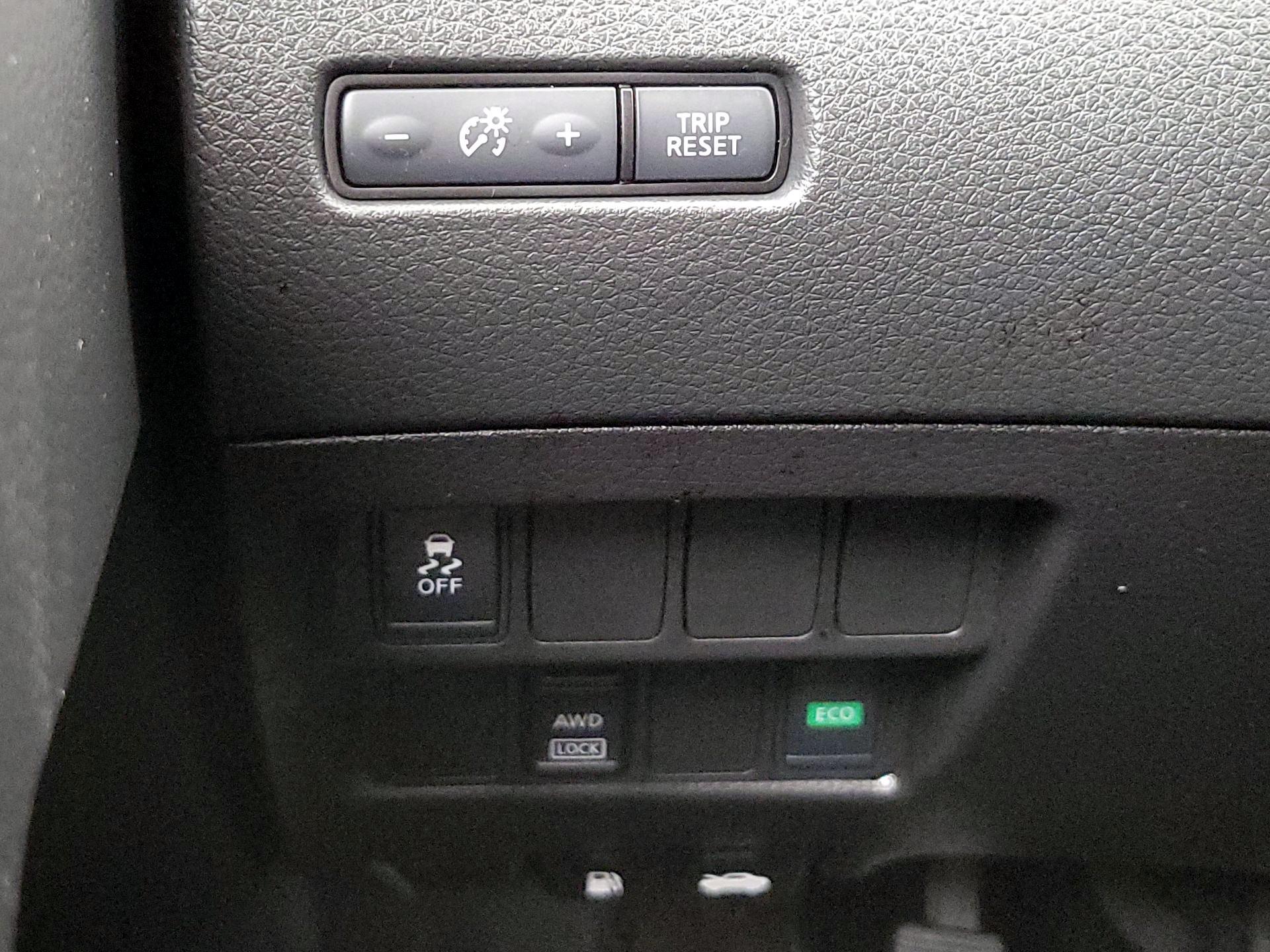 Thumbnail: 2018 Nissan Rogue Sport - 13