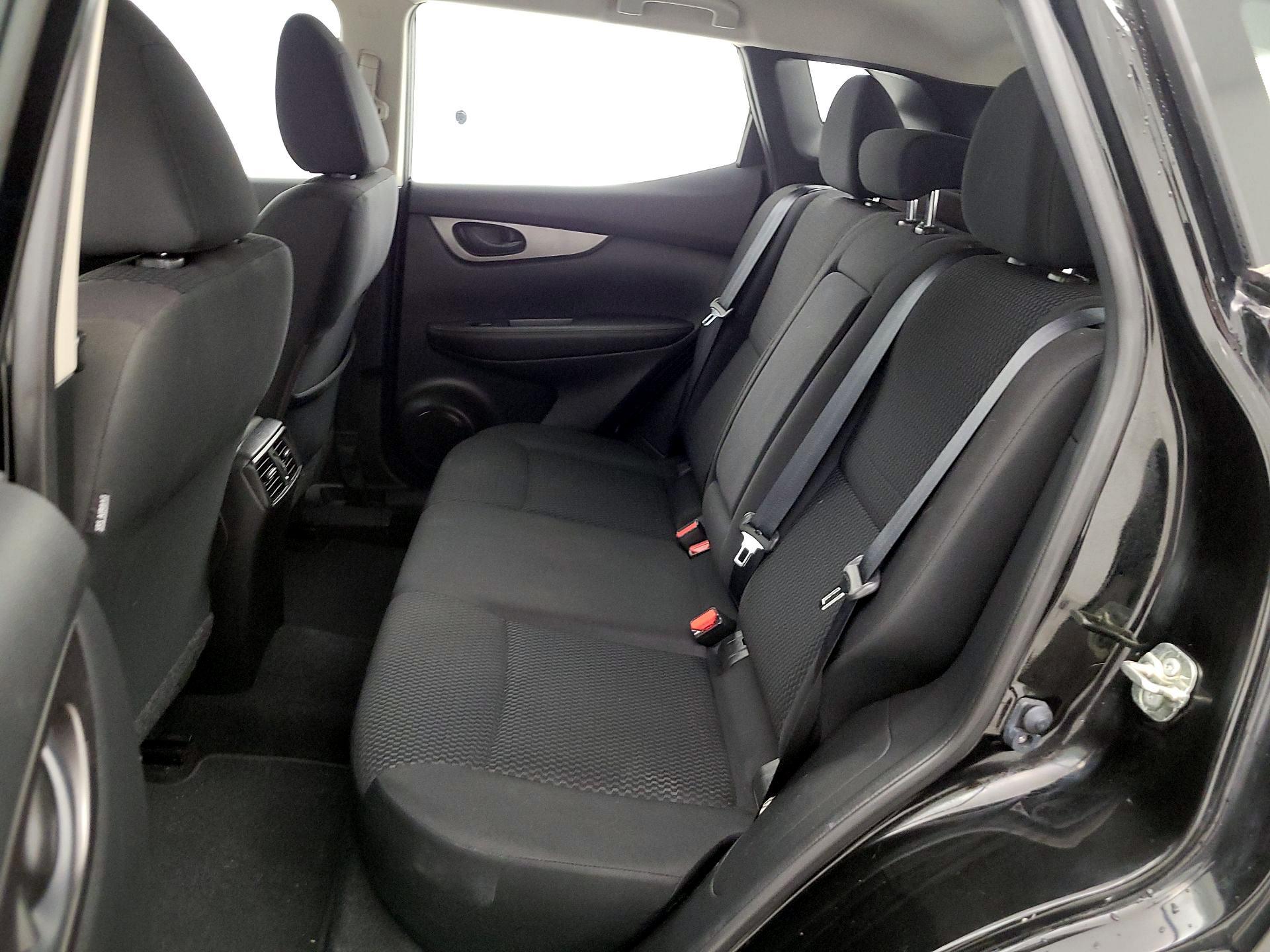 Thumbnail: 2018 Nissan Rogue Sport - 19