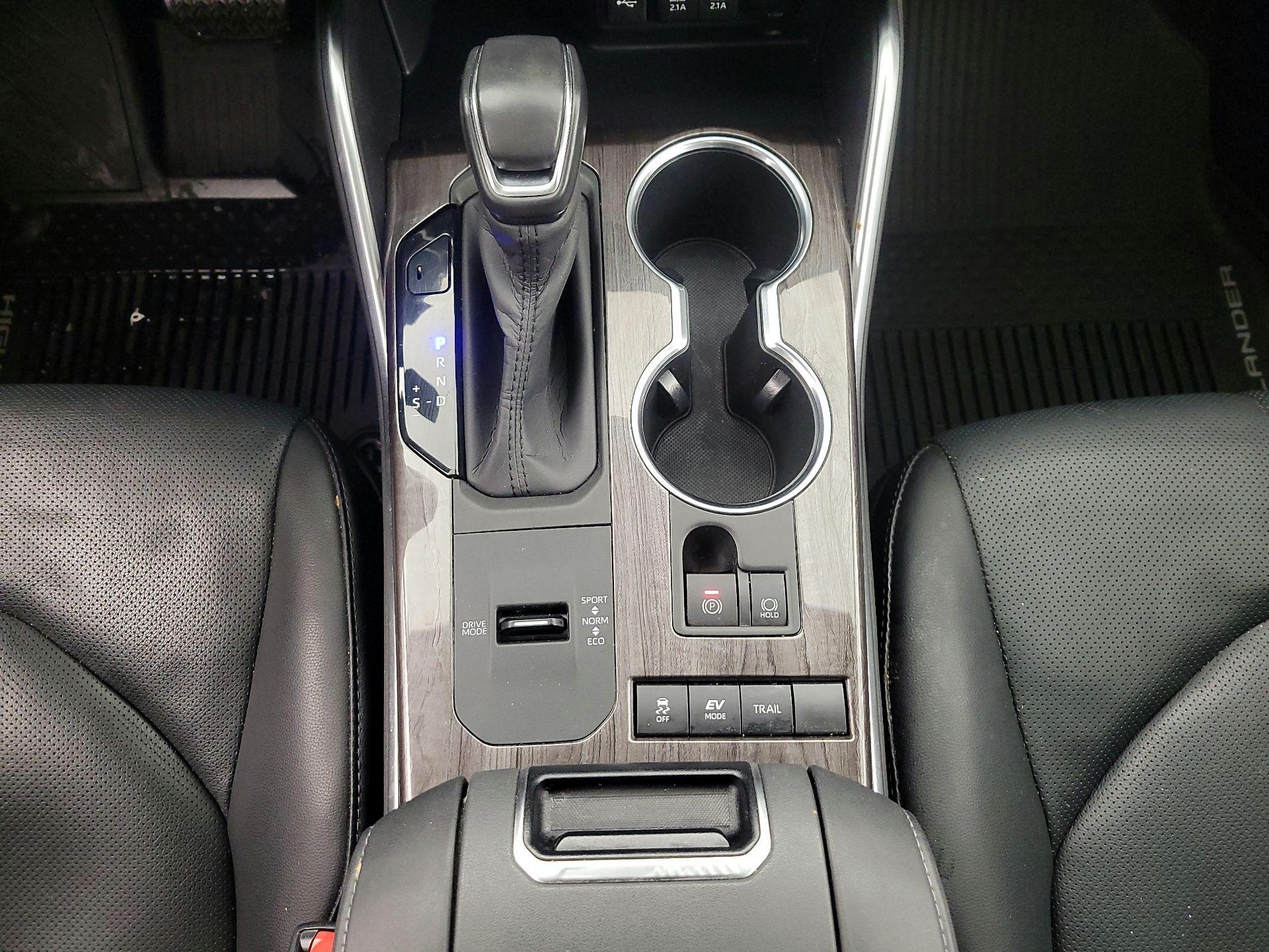 Thumbnail: 2020 Toyota Highlander - 18