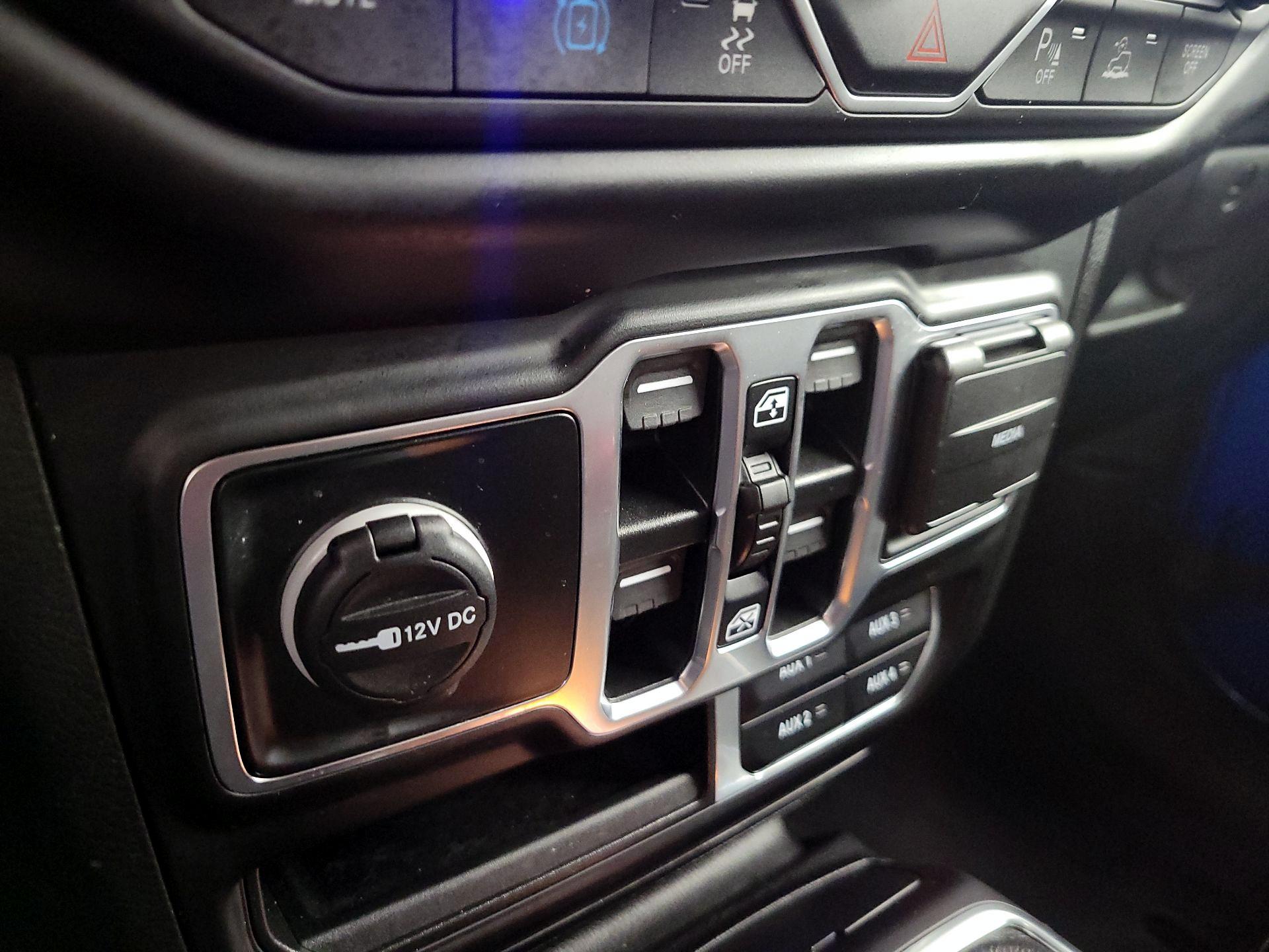 Thumbnail: 2023 Jeep Wrangler - 19